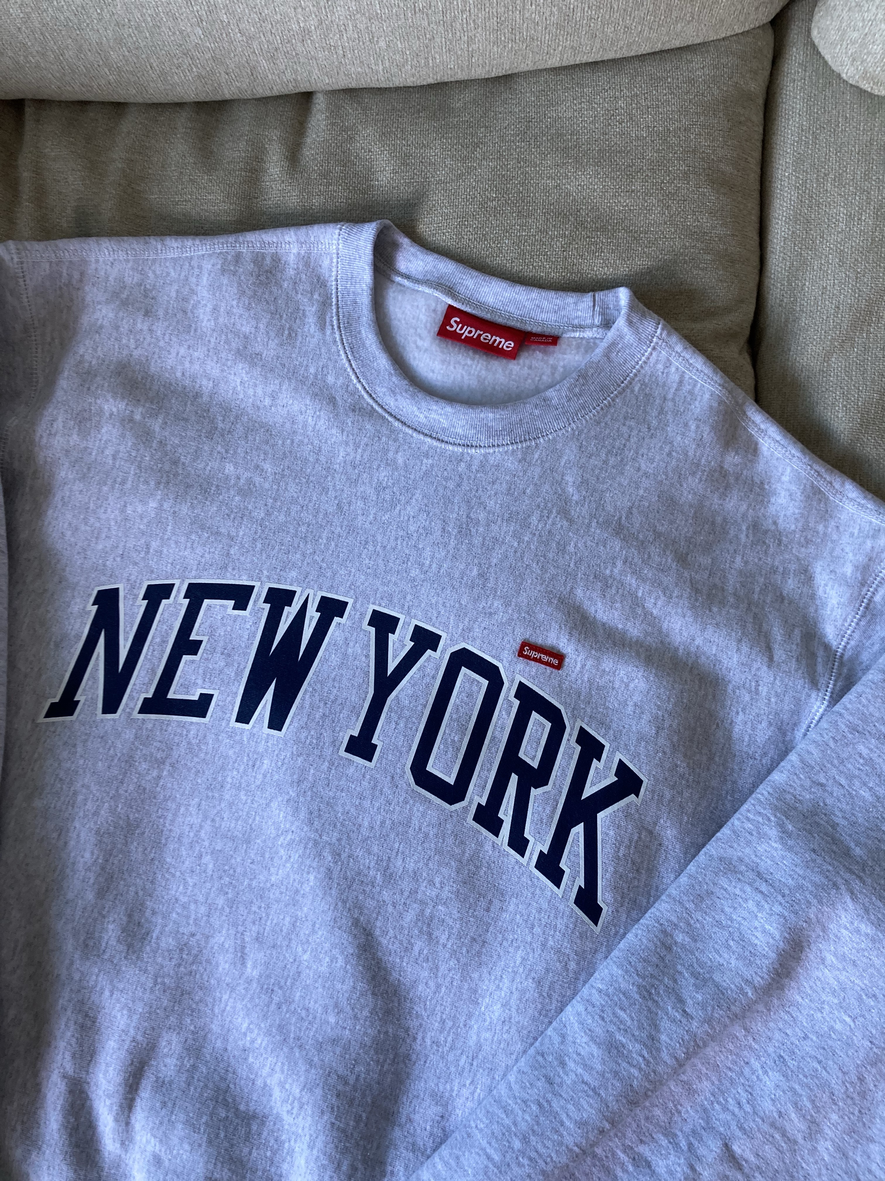 Supreme New York Shop Small Box Crewneck Ash Grey - 24SS 착용 스타일