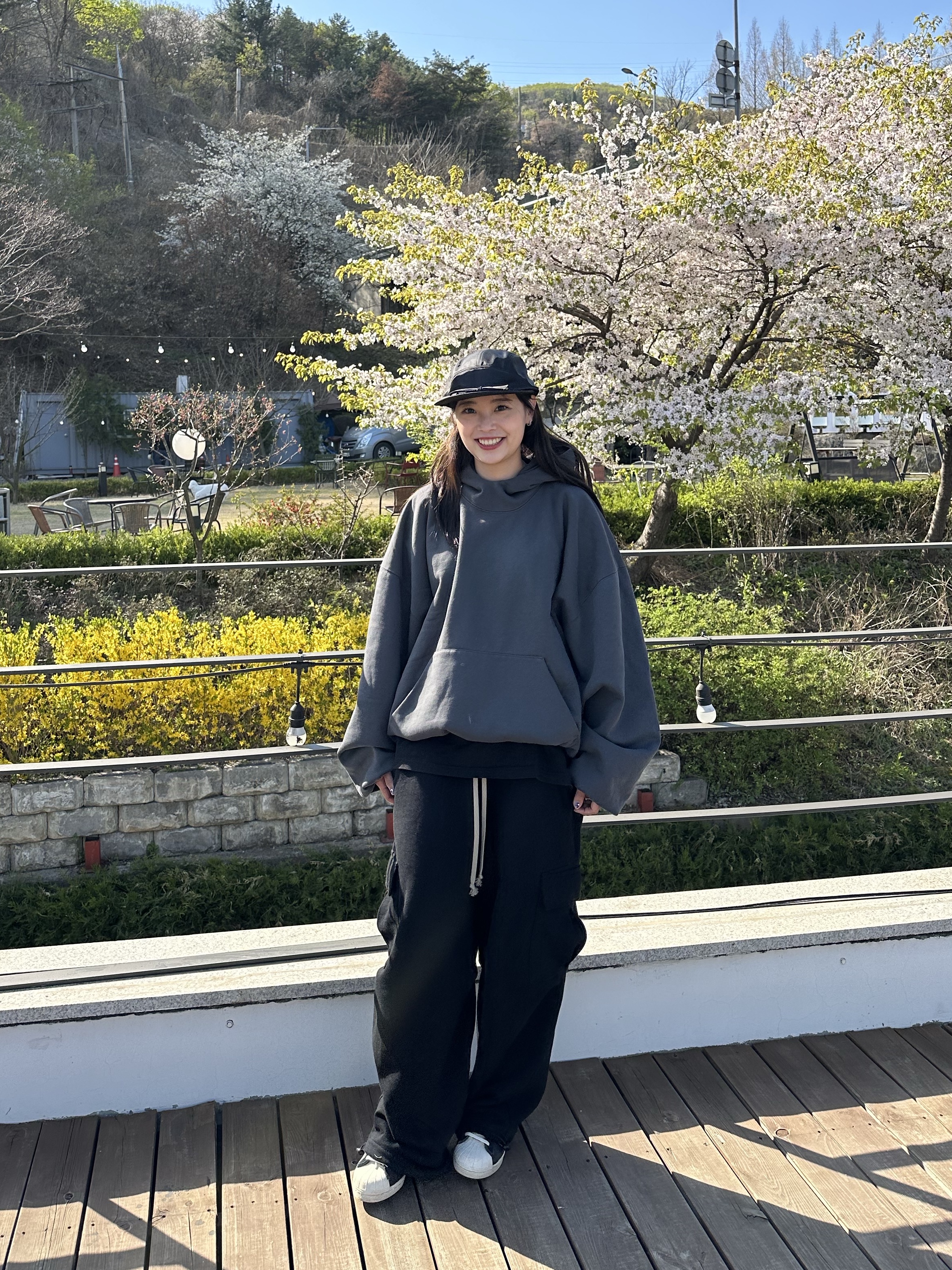 YOUCHE QS Duck Cap Black, Yeezy Gap Engineered By Balenciaga Dove Hoodie Black 착용 스타일 - 2