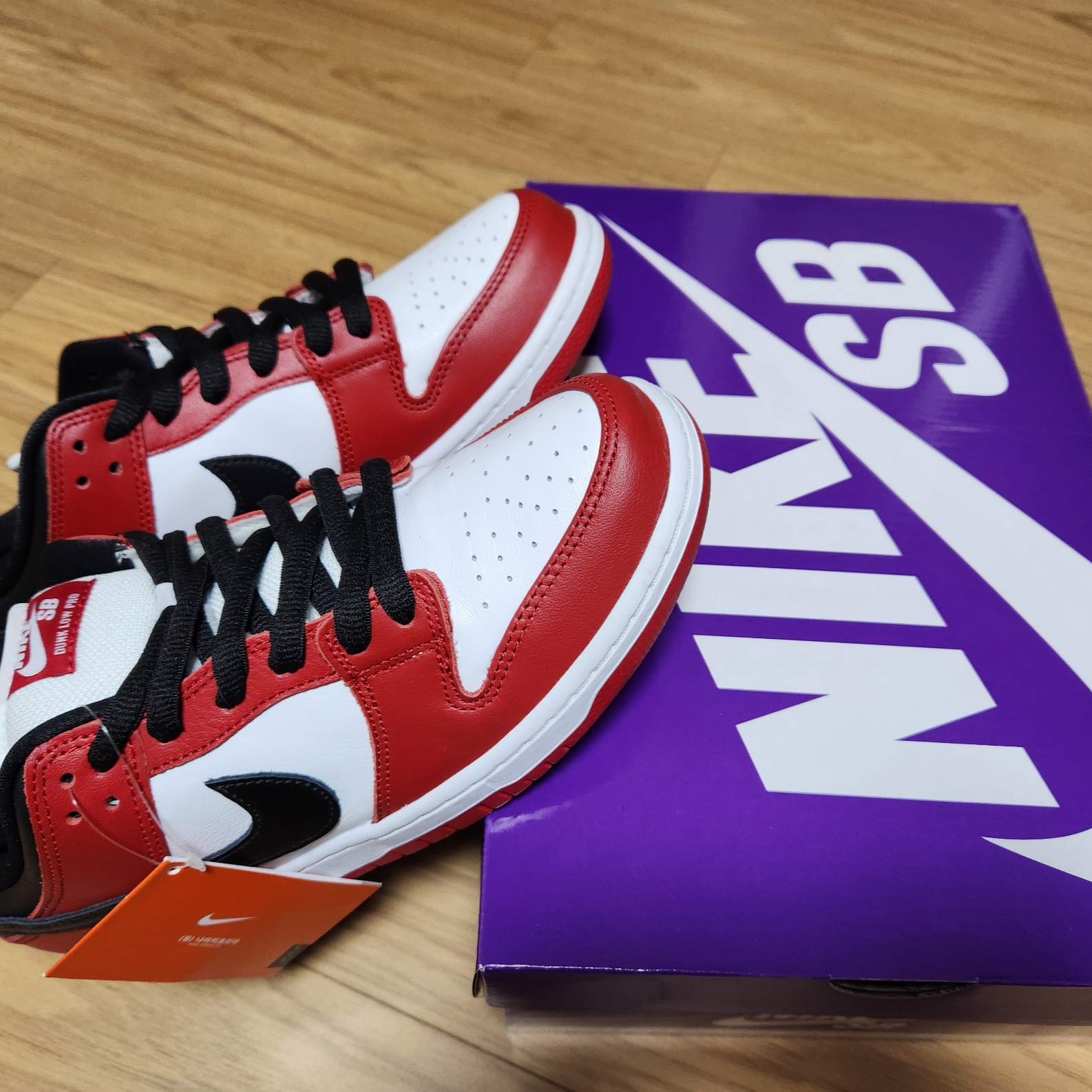 Nike SB Dunk Low Pro Chicago 착용 스타일 - 2