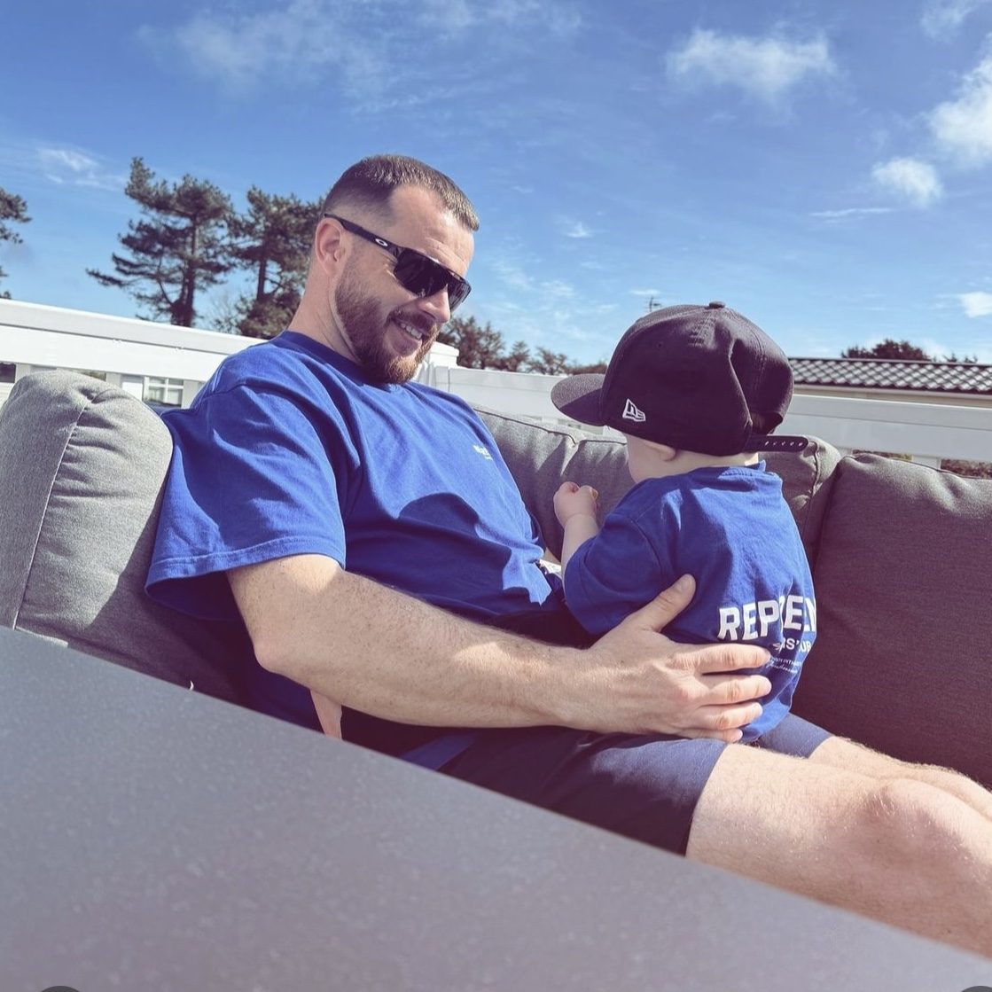 Represent Owners Club T-Shirt Cobalt Blue 착용 스타일
