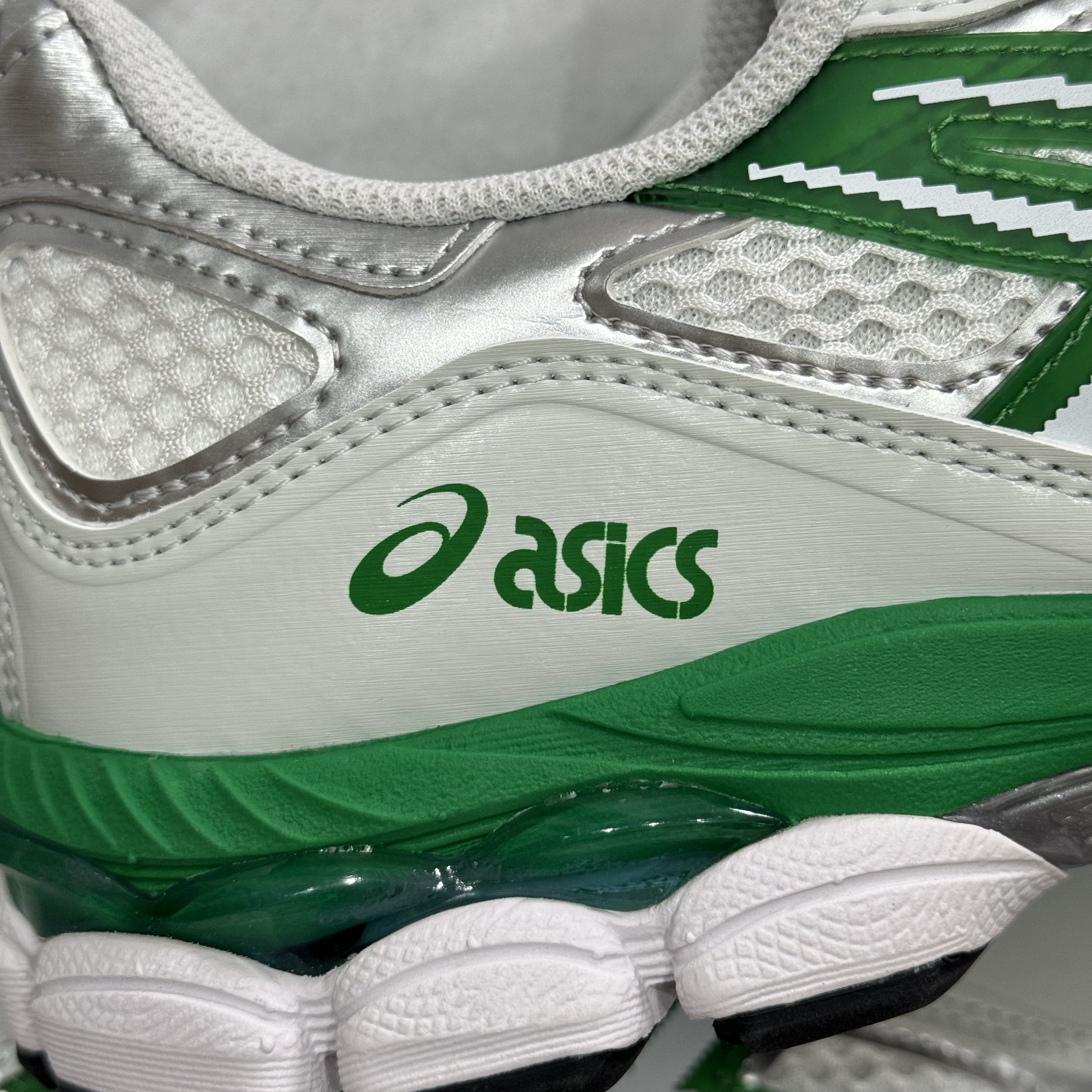 Asics x Hidden NY Gel-NYC White Jolly Green 착용 스타일 - 2