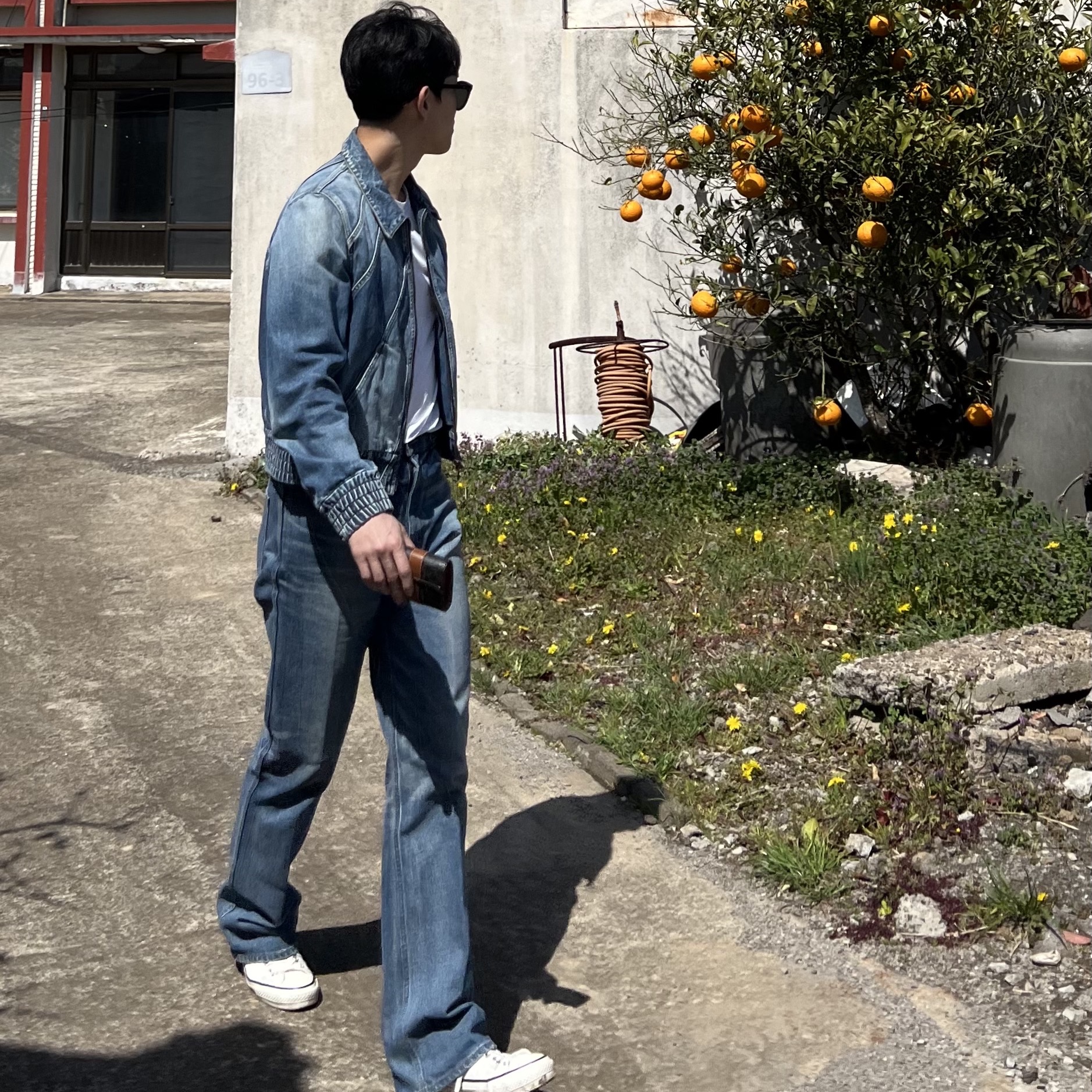(W) Celine Flared Jeans in Denim Twill Dark Union Wash 착용 스타일