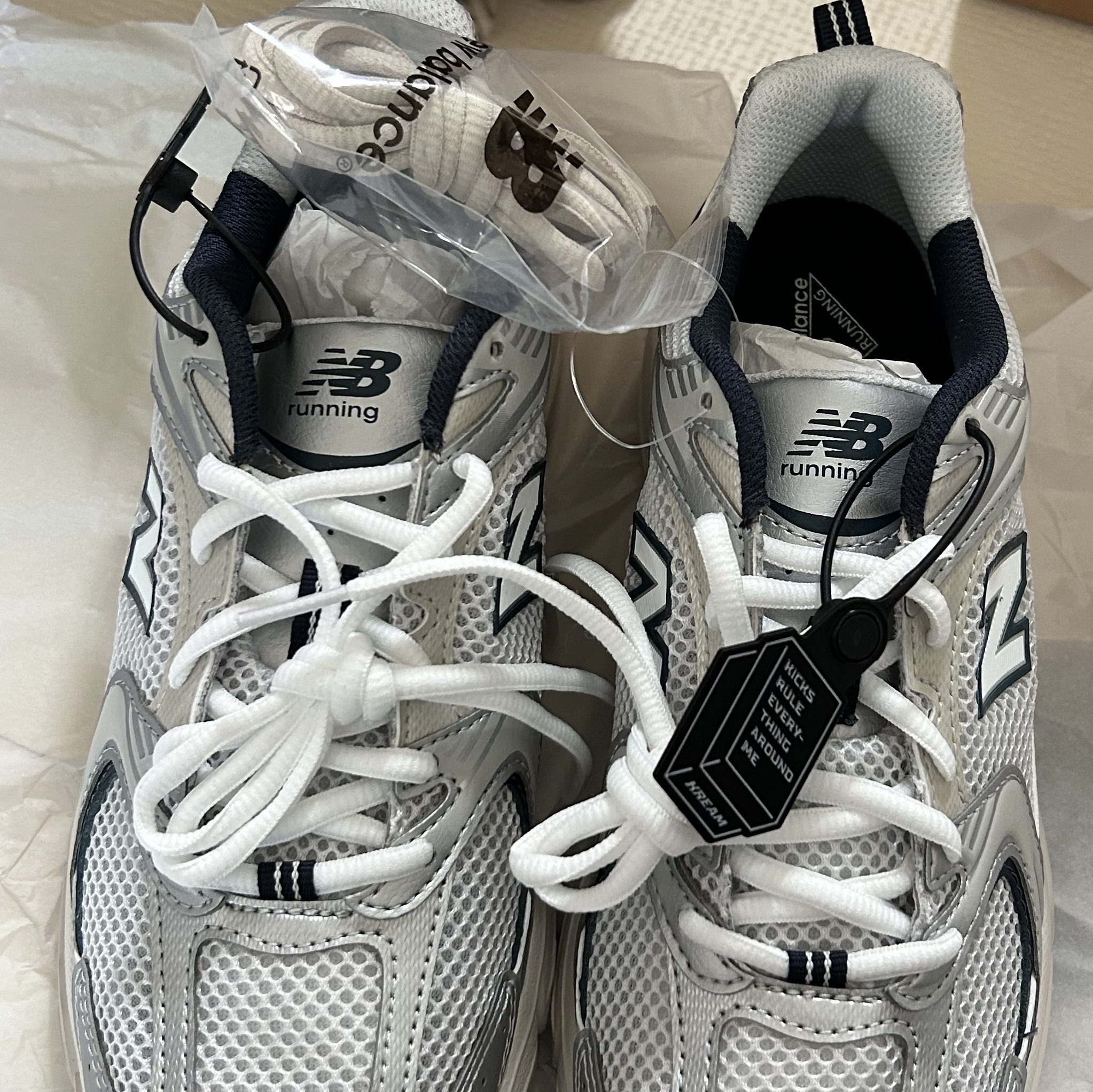 New Balance 530 Steel Grey 착용 스타일 - 3