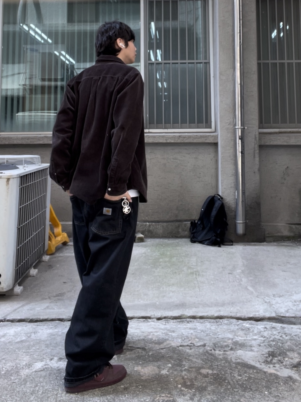 Carhartt WIP Brandon Pants Black Stone Washed, Carhartt WIP Madison Cord Shirt Buckeye 착용 스타일 - 2