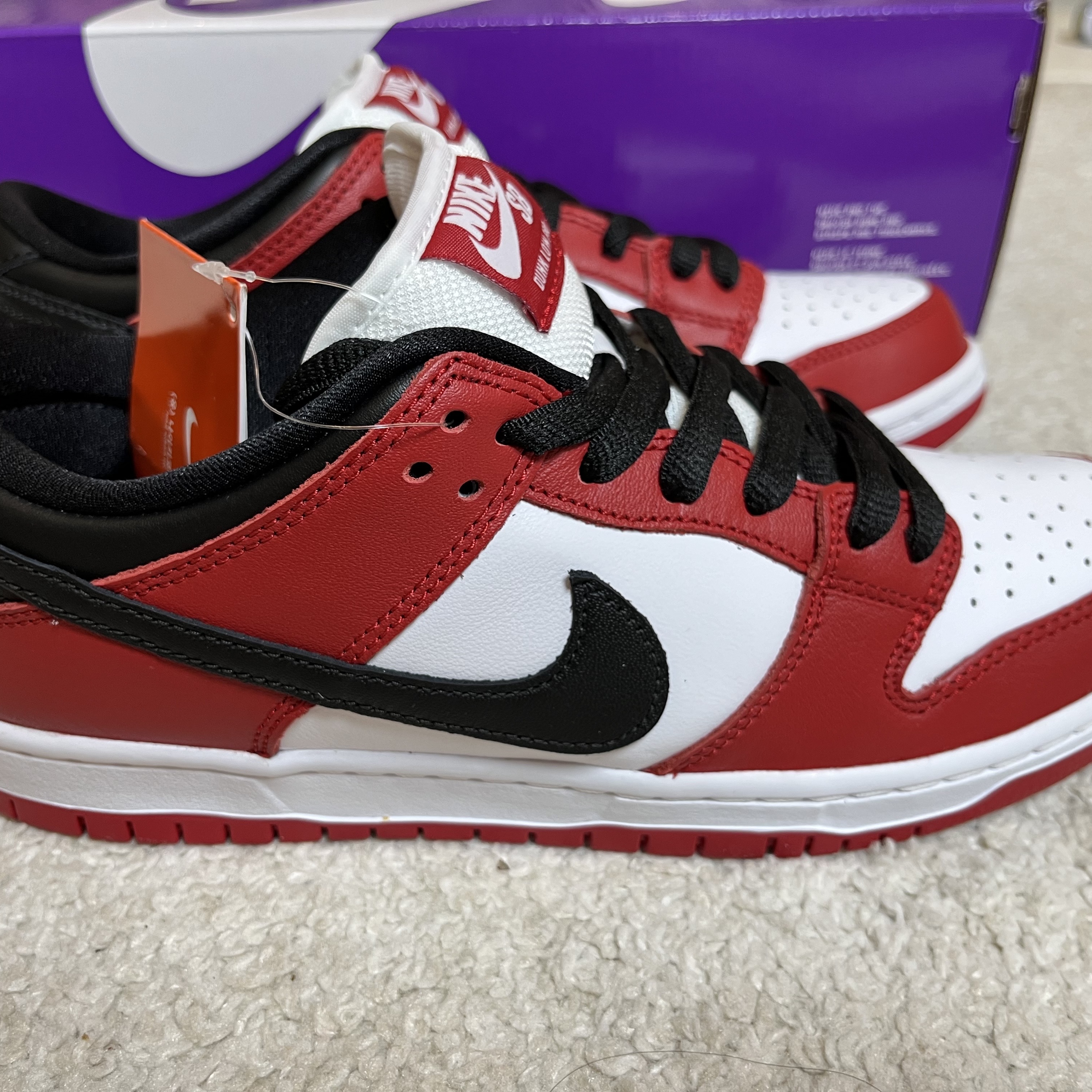 Nike SB Dunk Low Pro Chicago 착용 스타일 - 2