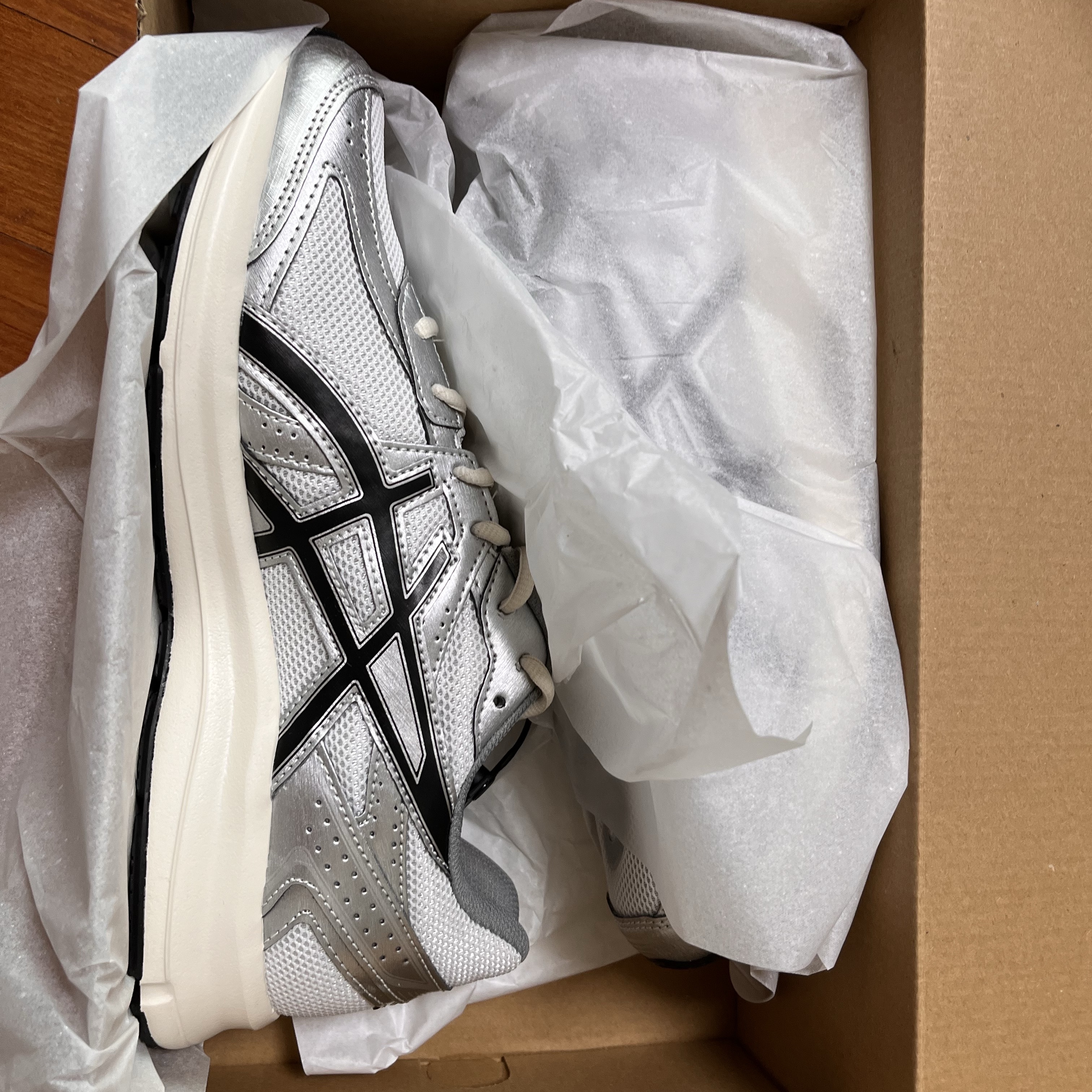 Asics Jog 100 S White Black - 2E Wide 착용 스타일 - 2