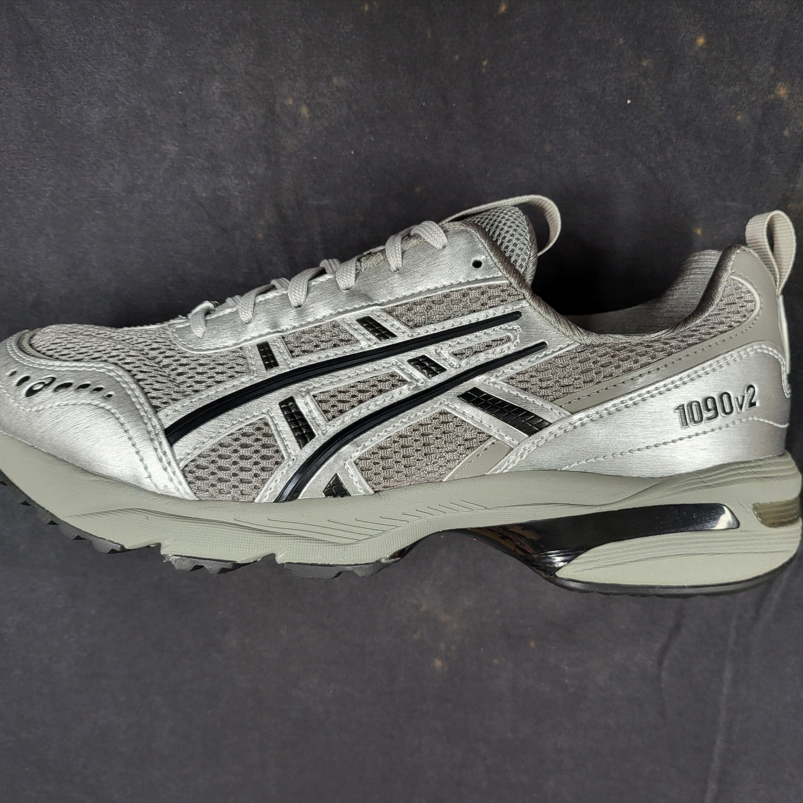 Asics x Freja Wewer Gel-1090 V2 Clay Grey Pure Silver 착용 스타일 - 4