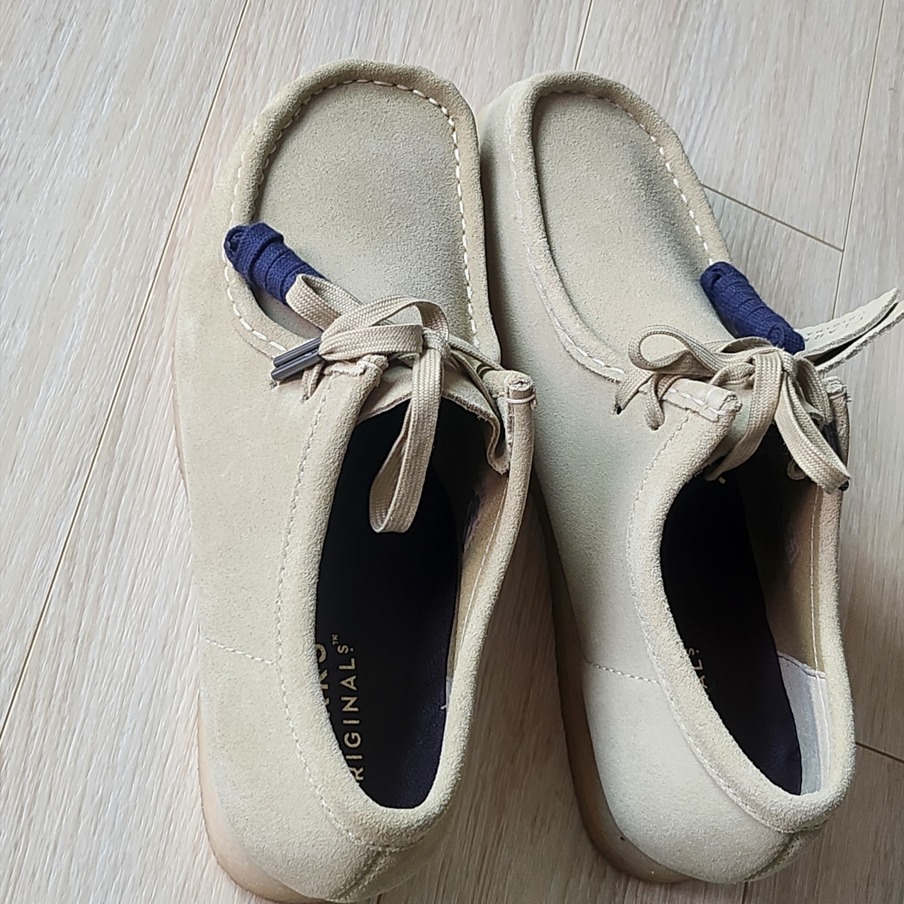Clarks Wallabee Maple Suede 착용 스타일 - 1