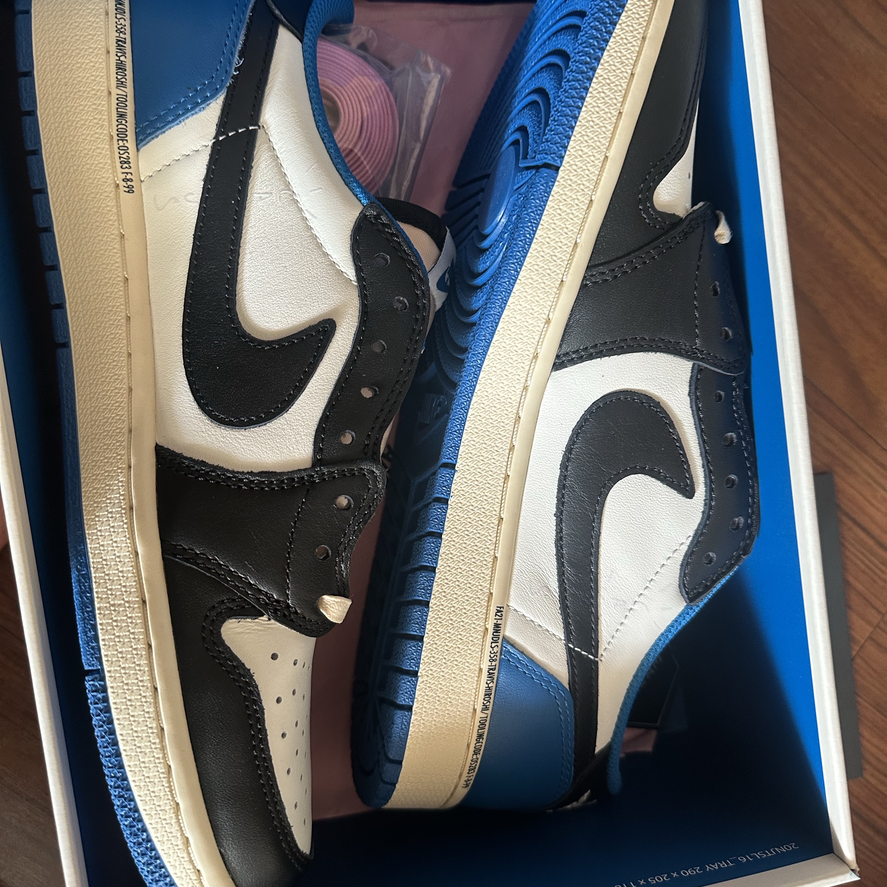 Jordan 1 x Travis Scott x Fragment Retro Low OG SP Military Blue 착용 스타일