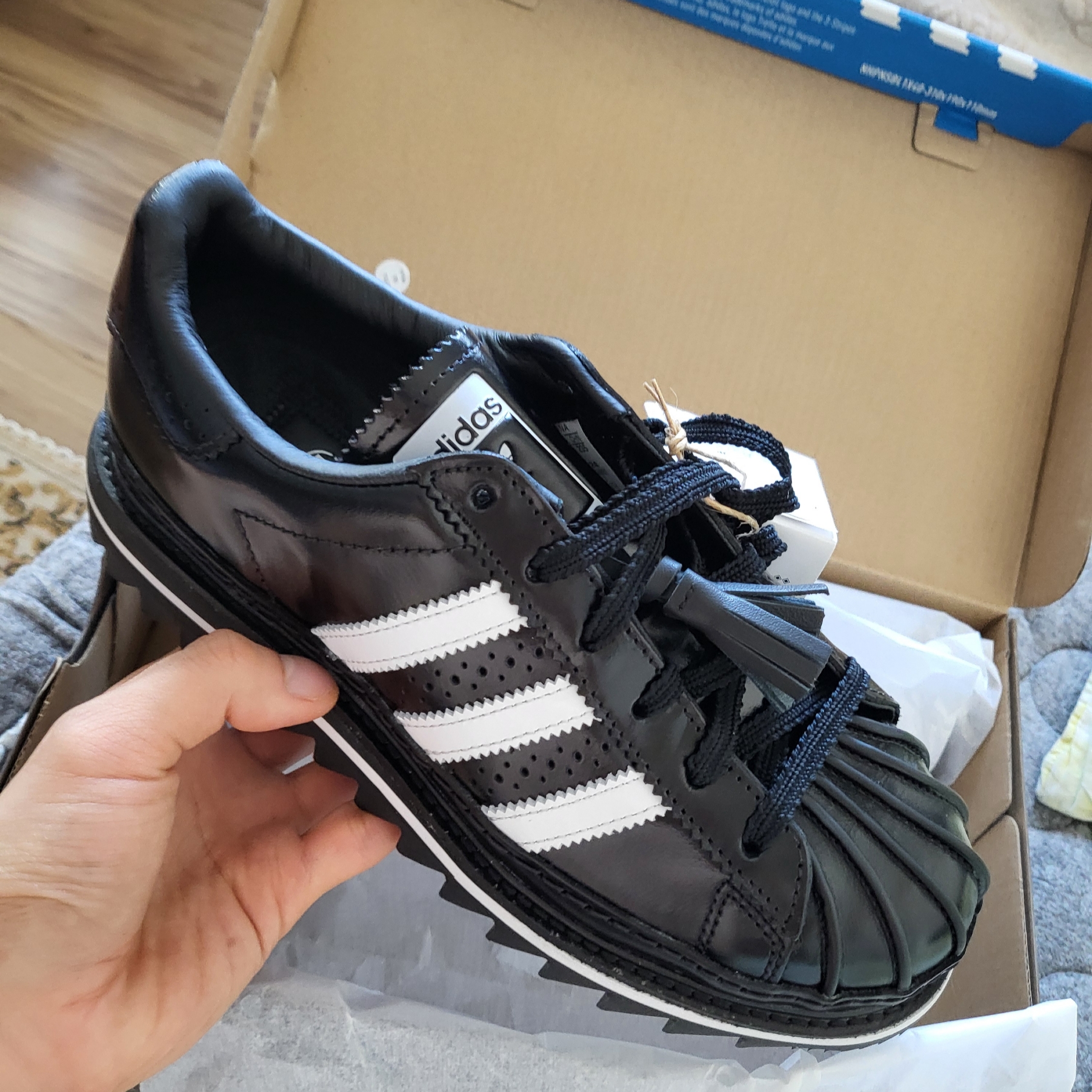 Adidas x Clot Superstar Core Black Cloud White 착용 스타일