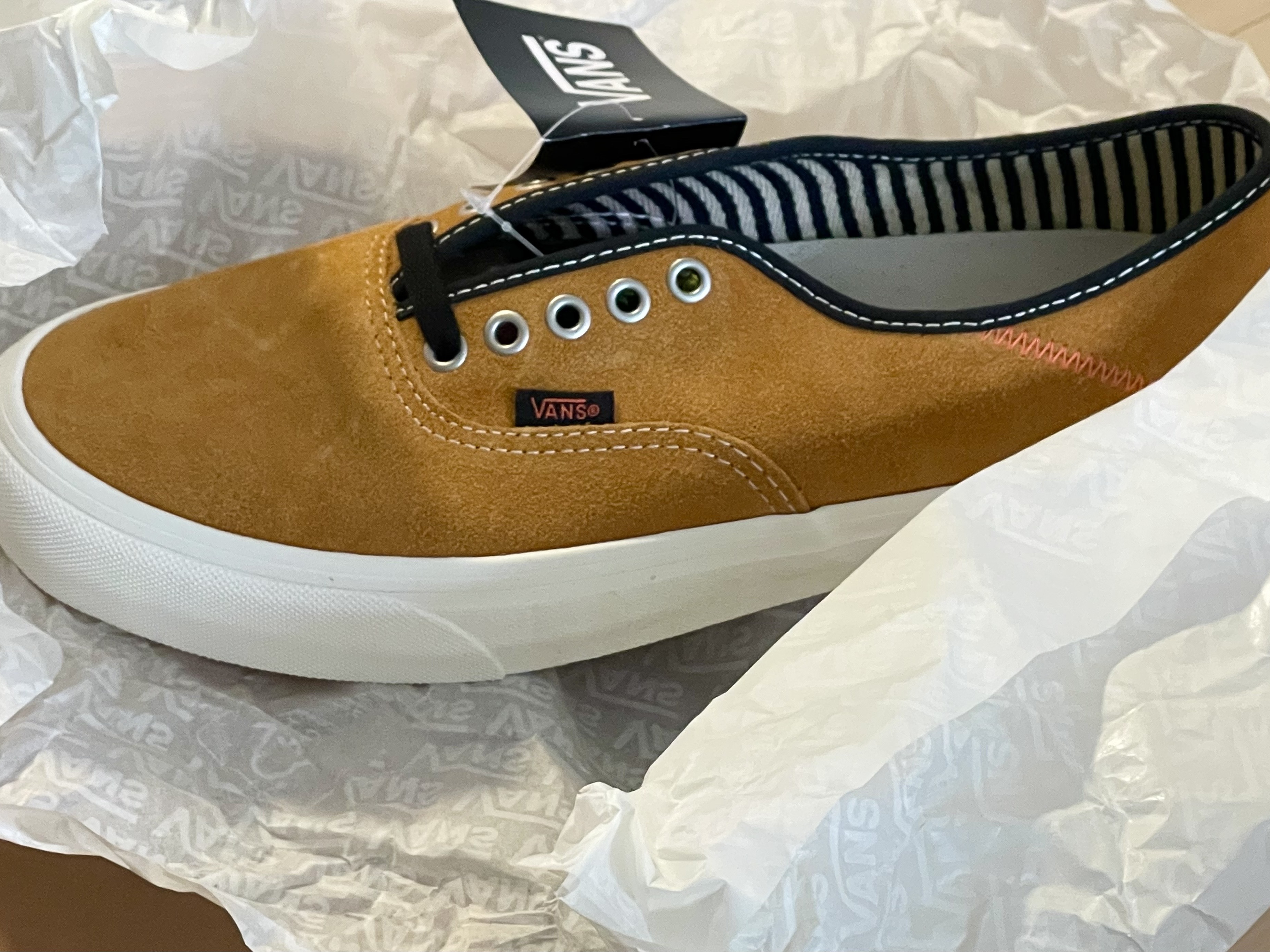 Vans Authentic Convert Growth Garden Sunflower 착용 스타일