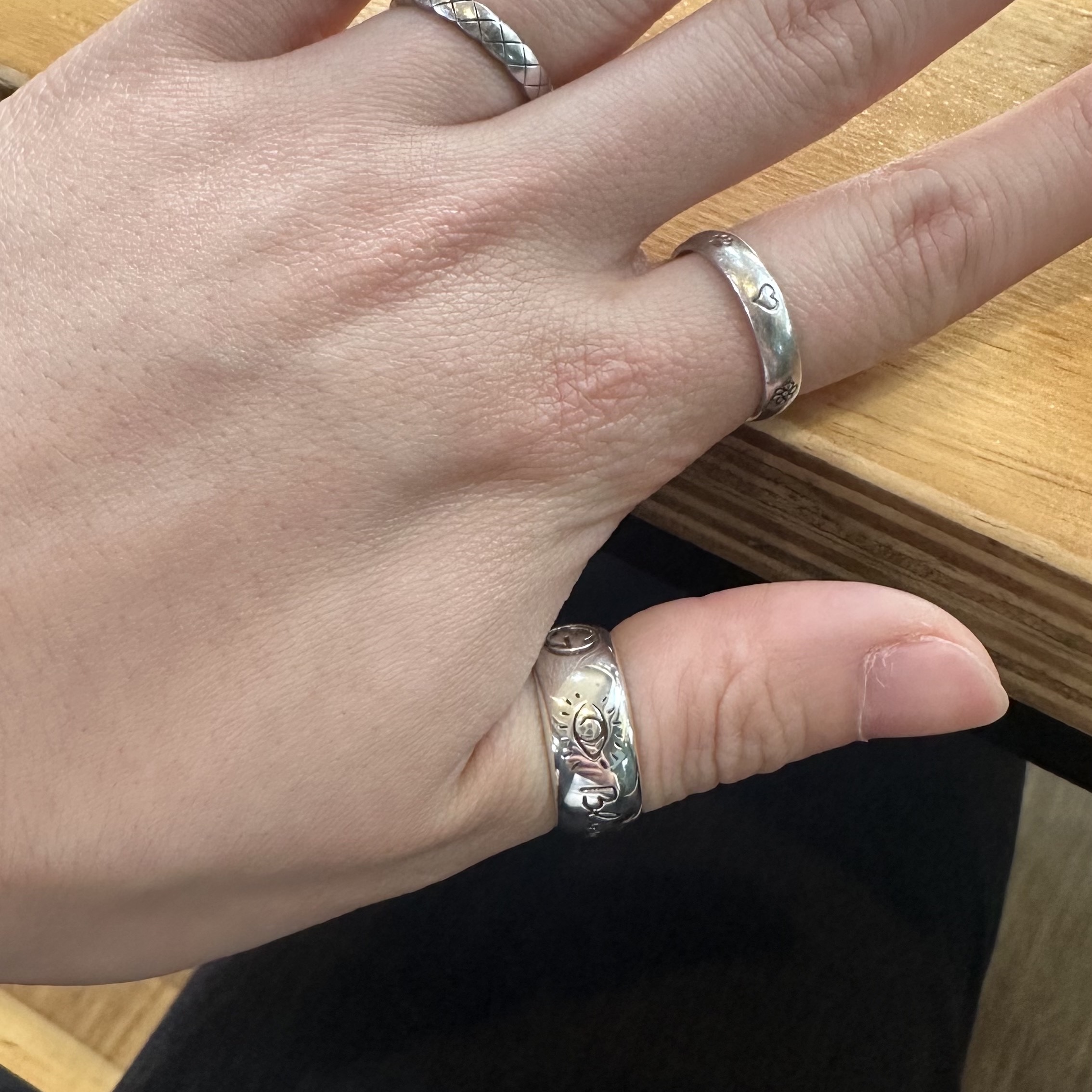 Gucci Blind For Love Ring Silver 착용 스타일