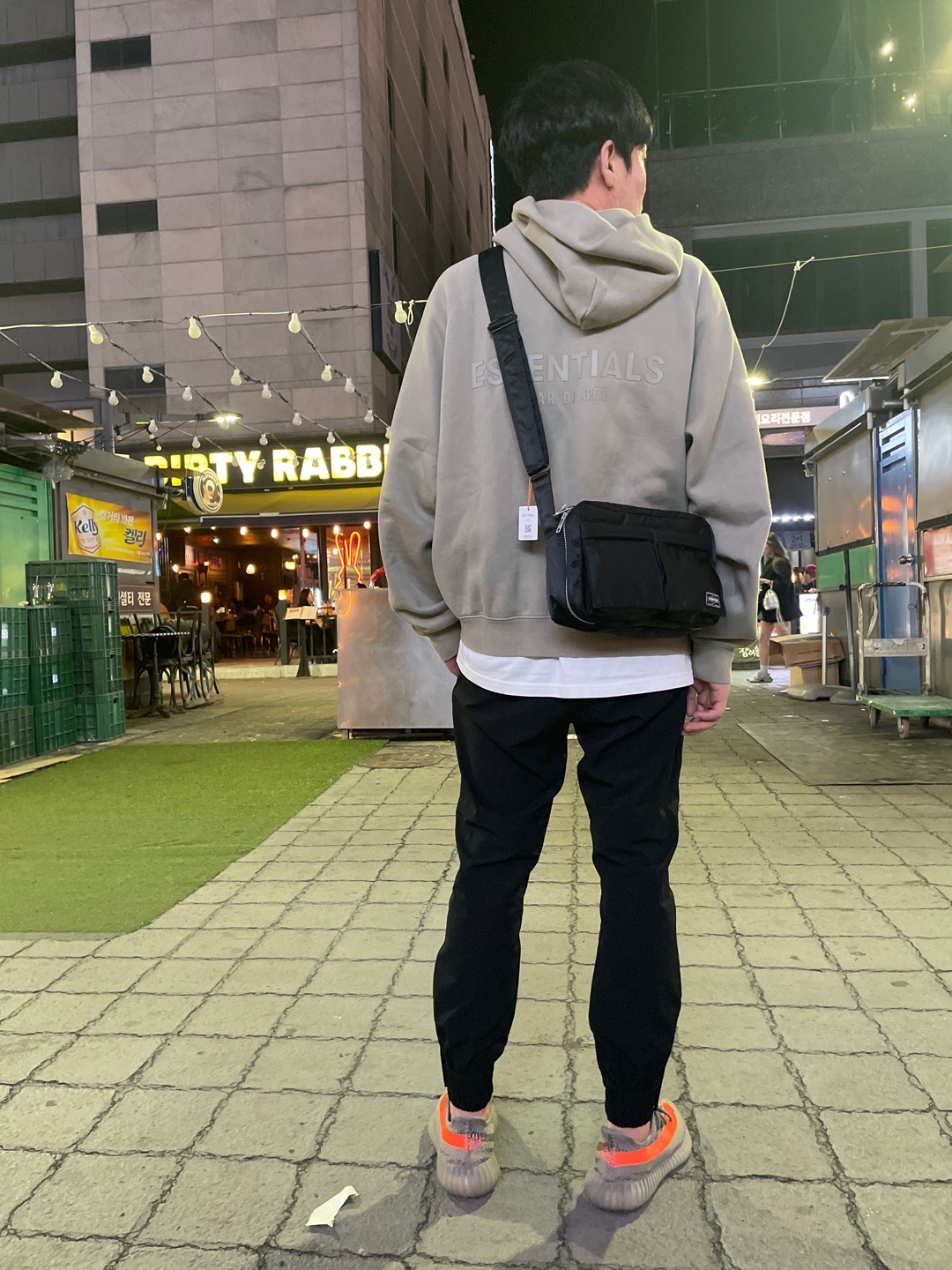 Porter Tanker Shoulder Bag S Black, Essentials Pull-Over Hoodie Moss - 21SS 착용 스타일