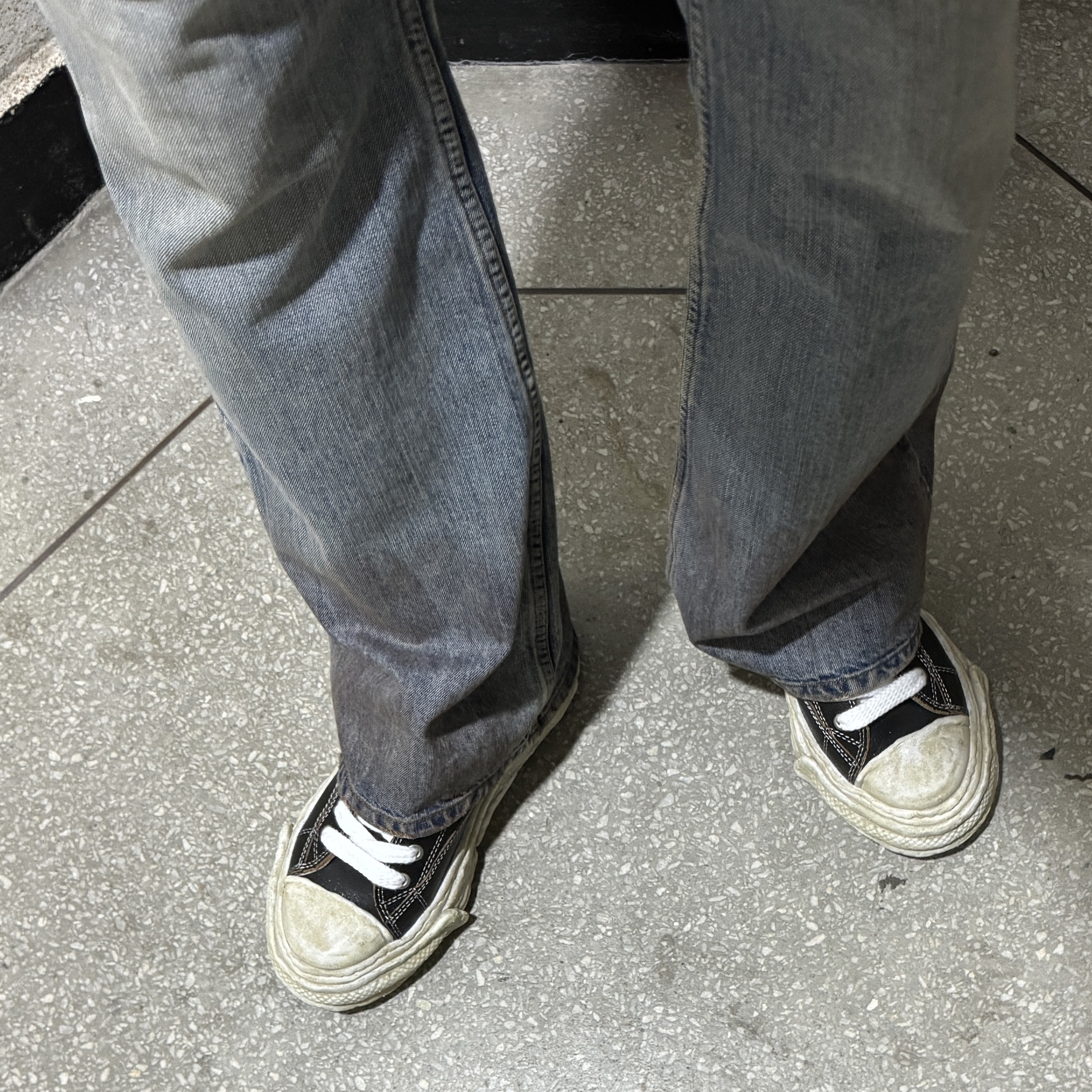 Maison Mihara Yasuhiro Peterson23 OG Sole Cracking Leather Low-top Sneakers Black 착용 스타일