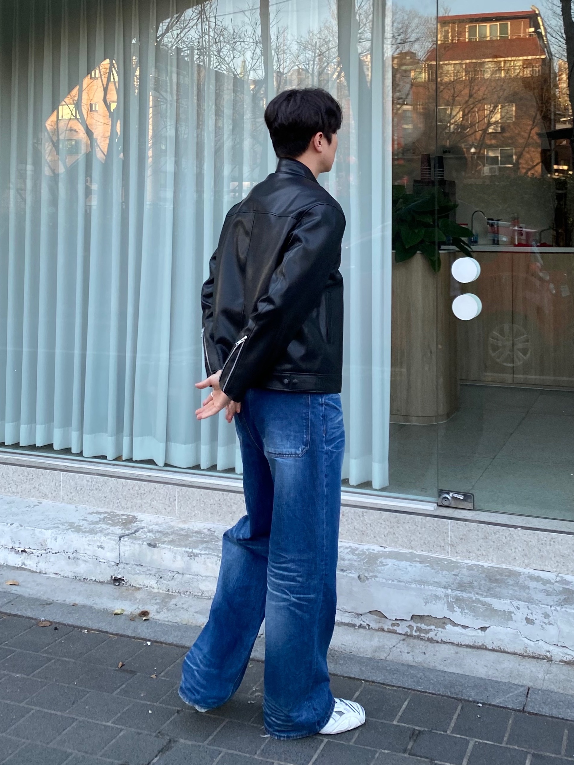 Balenciaga Tyrex Sneakers Black White 착용 스타일 - 2