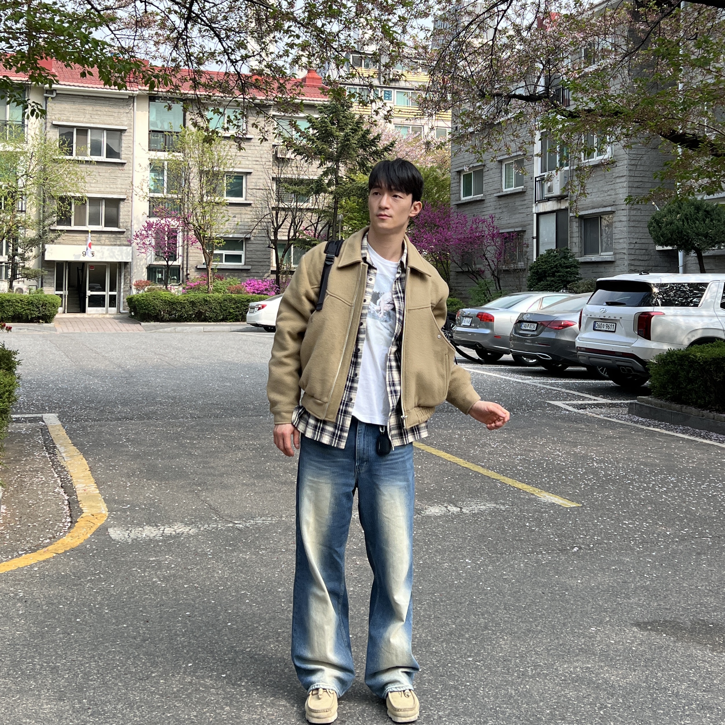 Clarks Wallabee Gore-Tex Maple Suede 착용 스타일 - 1