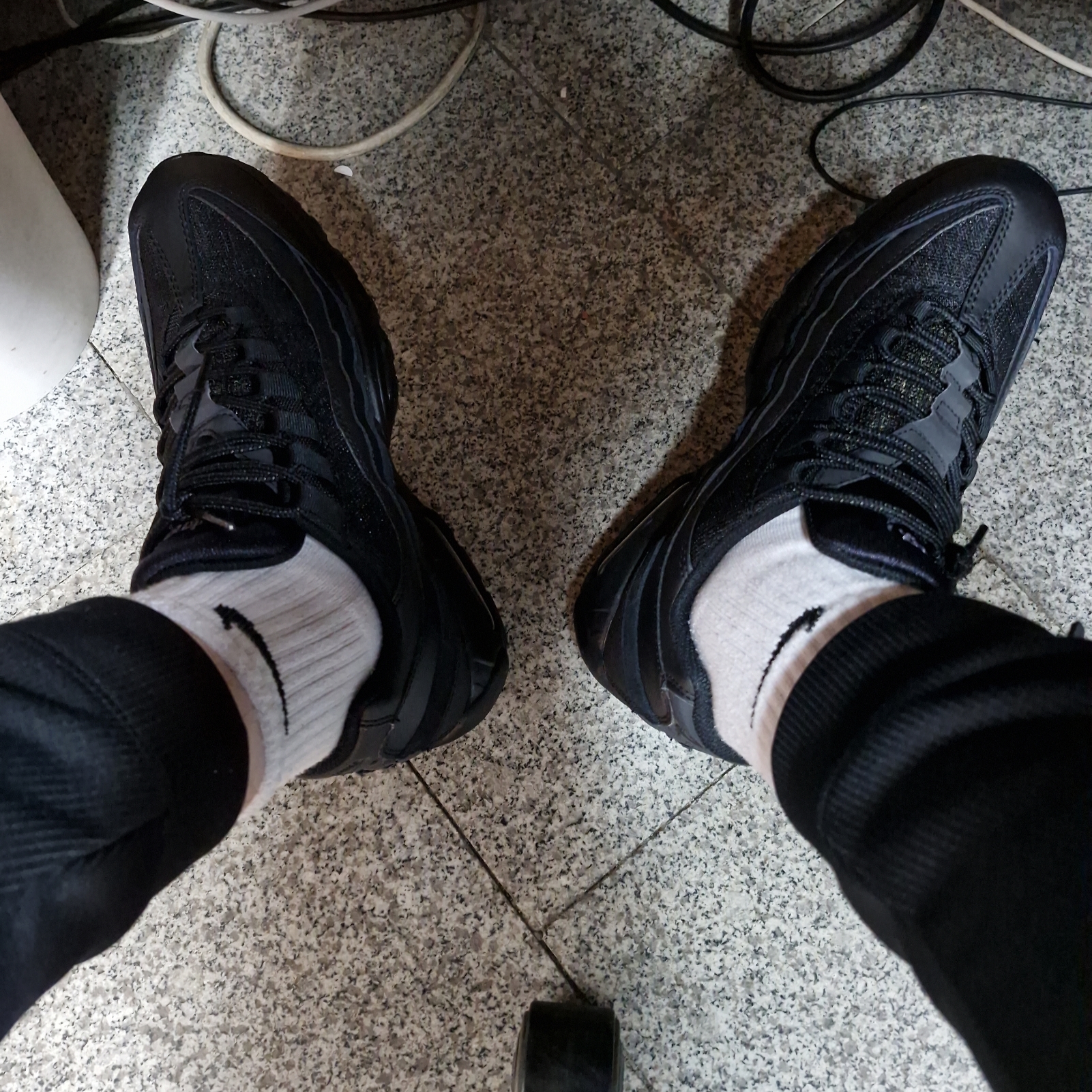 Nike Air Max 95 Essential Triple Black 2020 착용 스타일