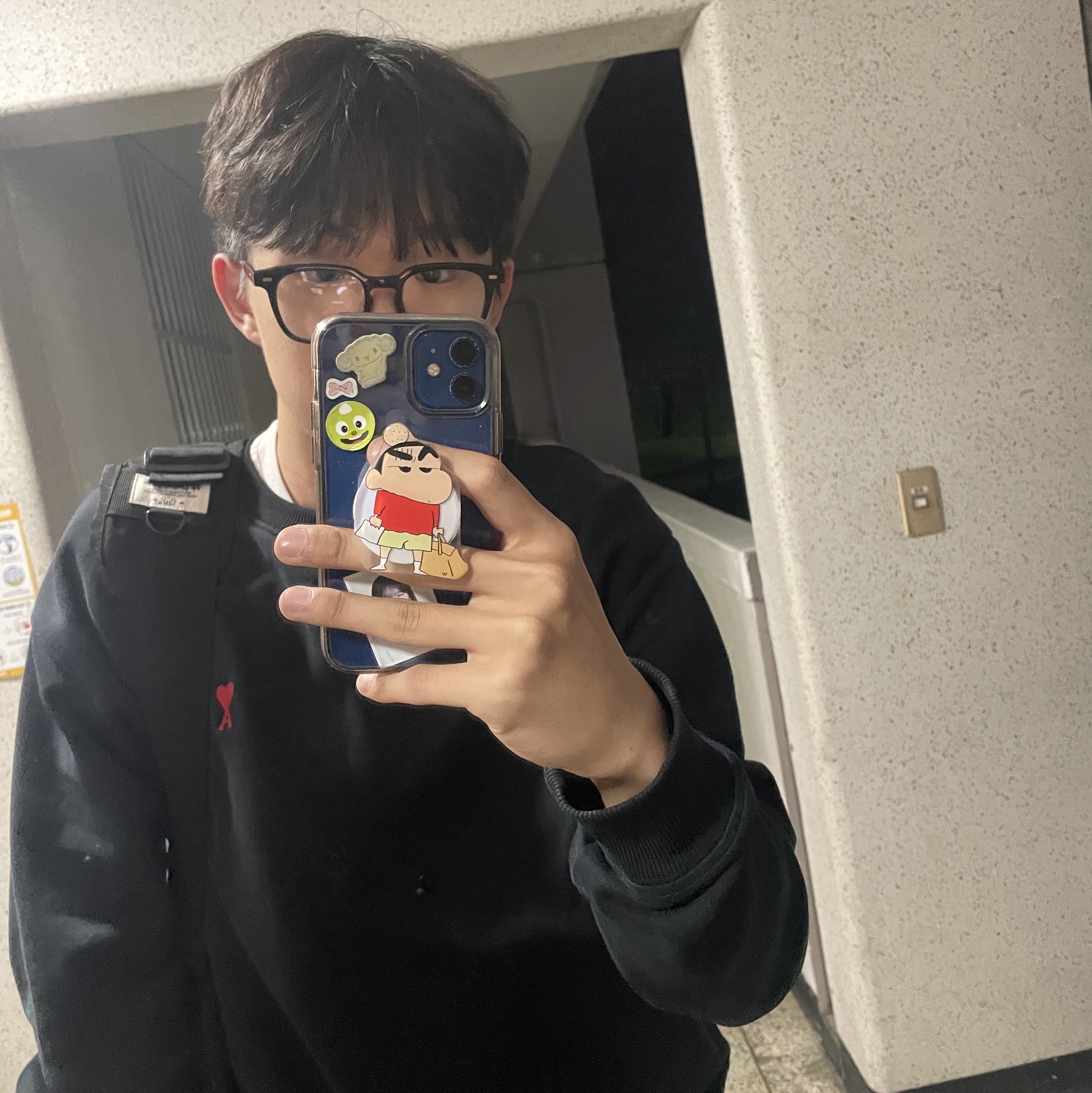 Gentle Monster Kubo 01 Black, AMI de Coeur Sweatshirt Black 착용 스타일