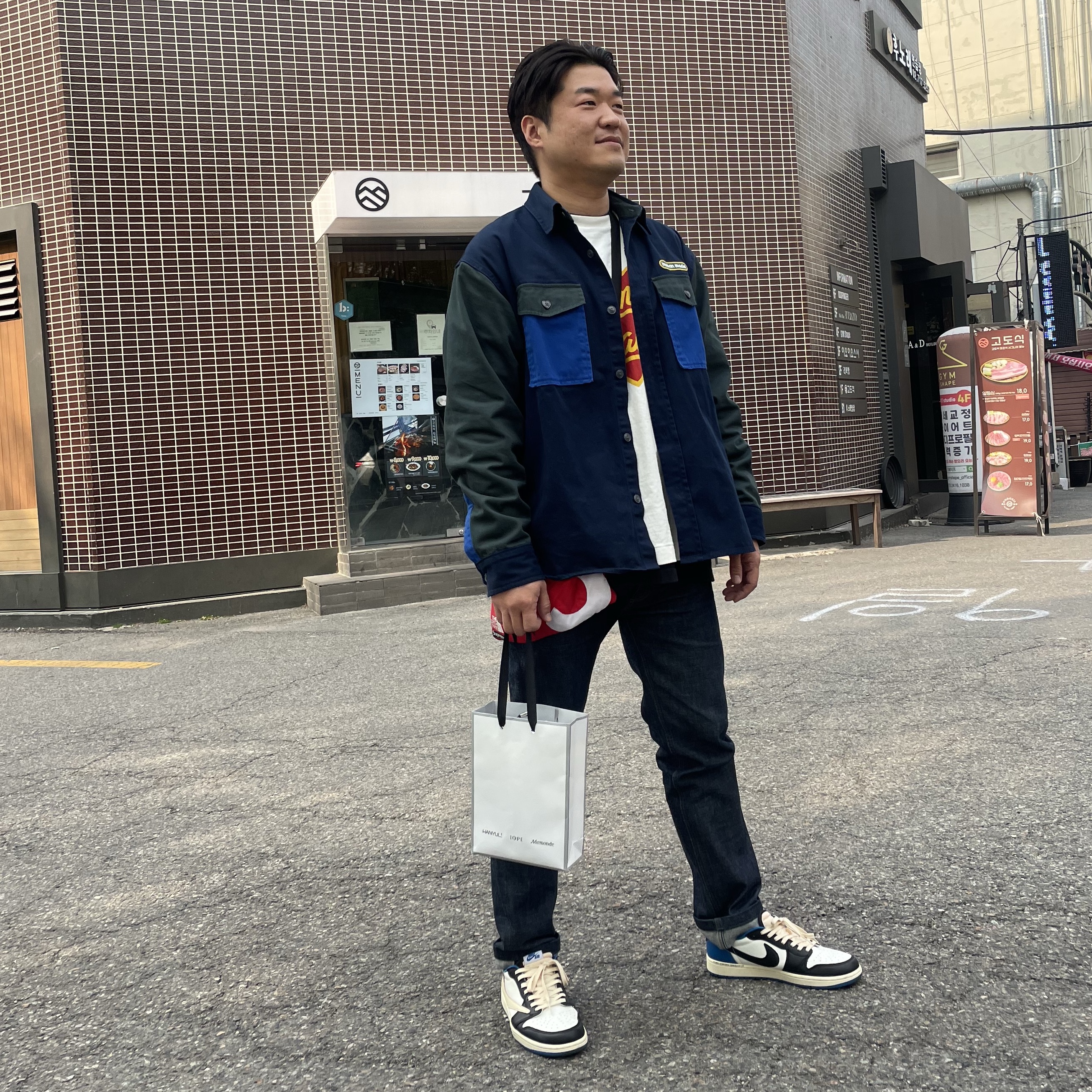 Jordan 1 x Travis Scott x Fragment Retro Low OG SP Military Blue 착용 스타일