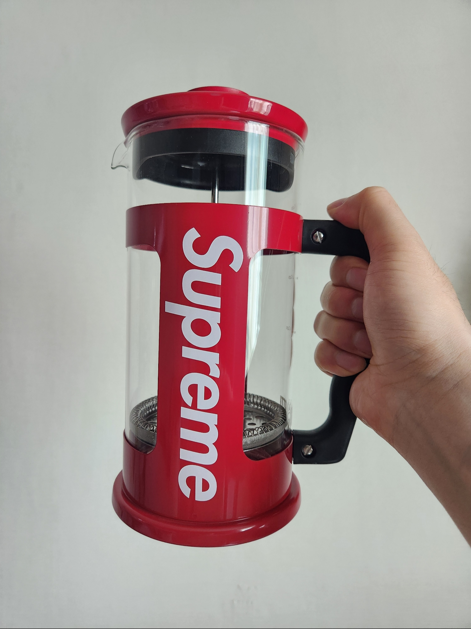 Supreme x Bialetti 8-Cup French Press Red - 24SS 착용 스타일 - 2