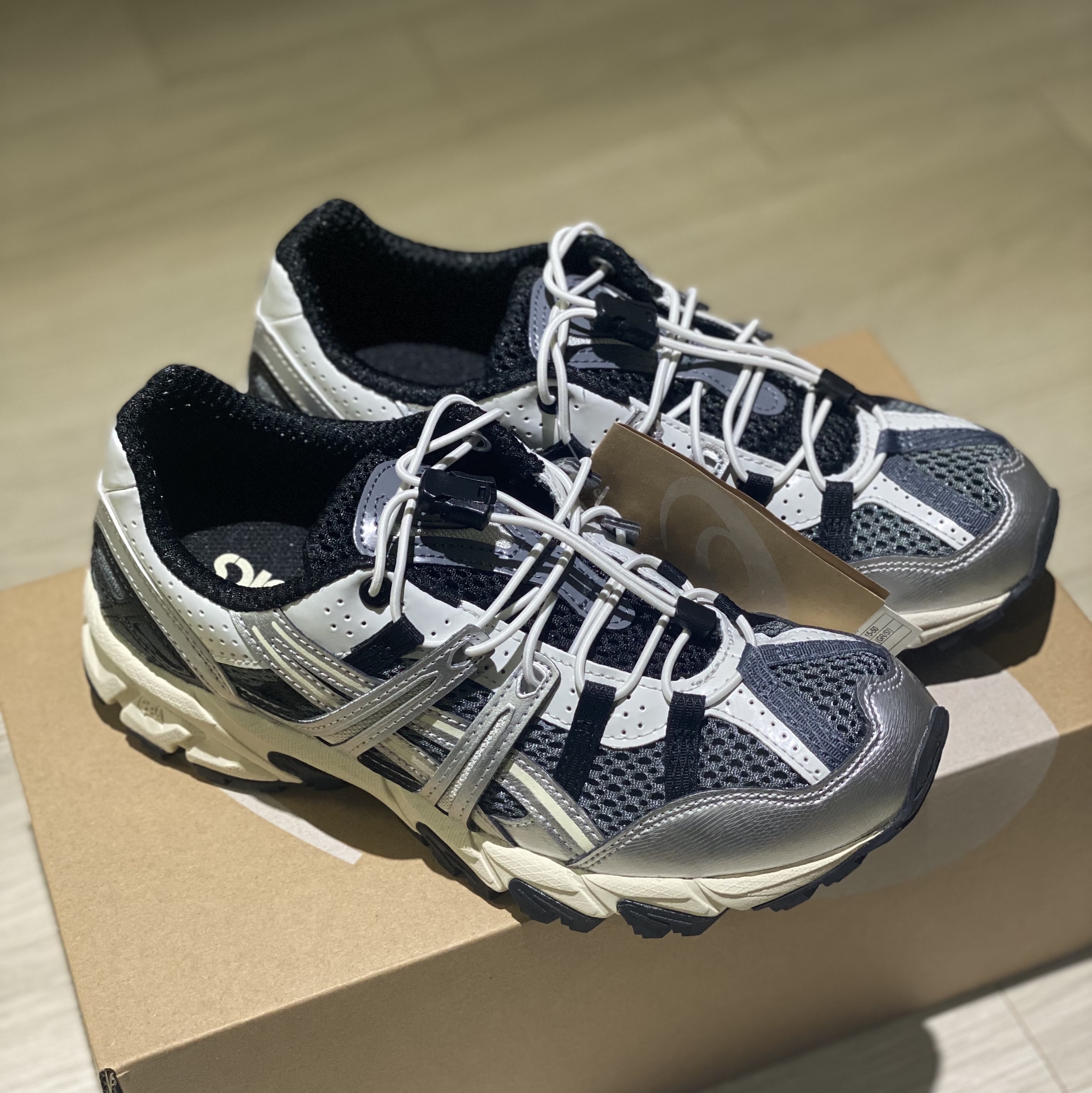 Asics Unlimited Gel-Sonoma 15-50 Steel Grey Pure Silver 착용 스타일