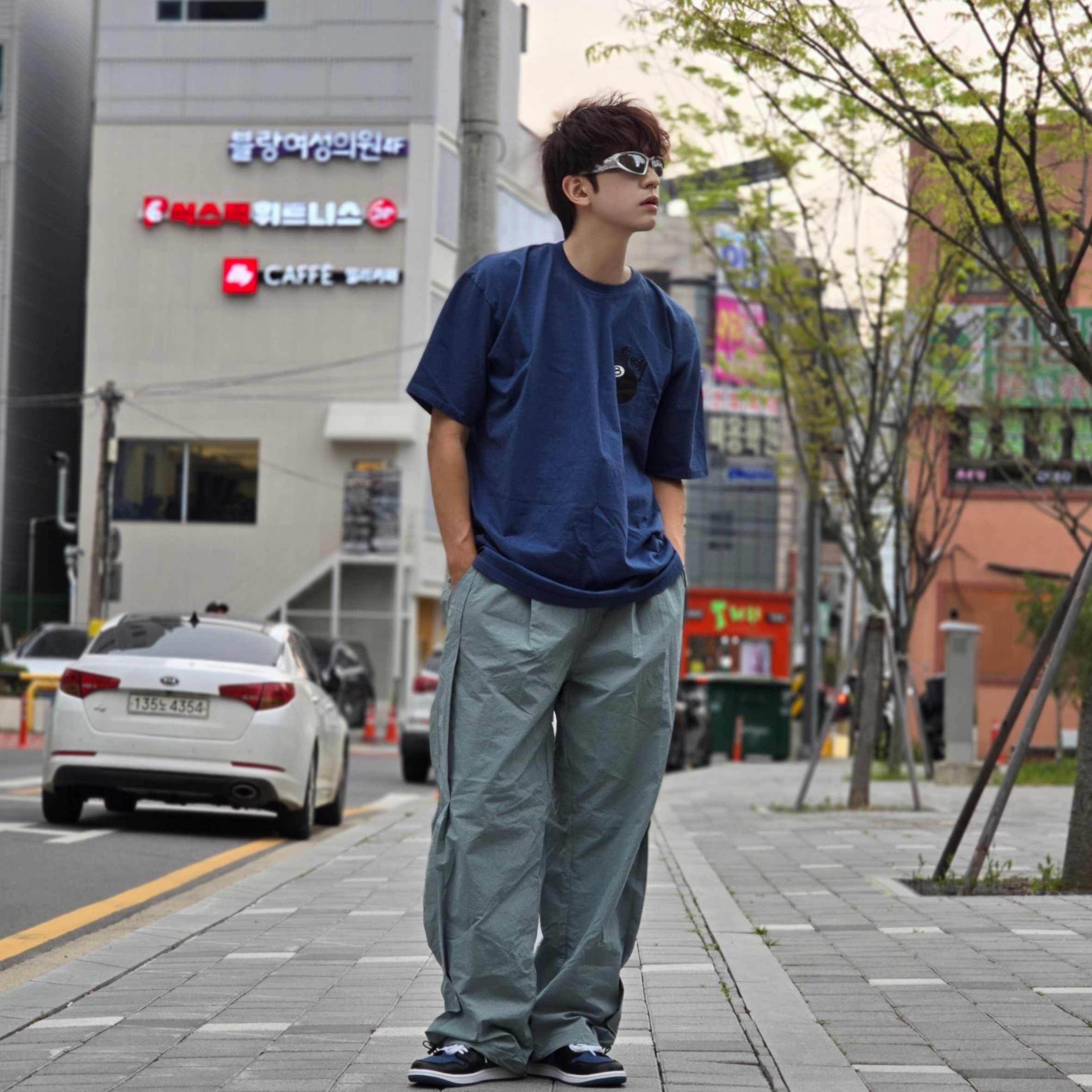Stussy 8 Ball T-Shirt Midnight - 22SS, Jordan 1 Retro Low OG Mystic Navy 착용 스타일 - 1