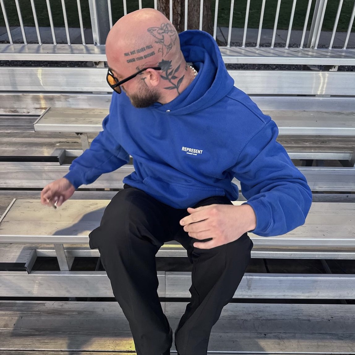 Represent Owners Club Hoodie Cobalt Blue 착용 스타일