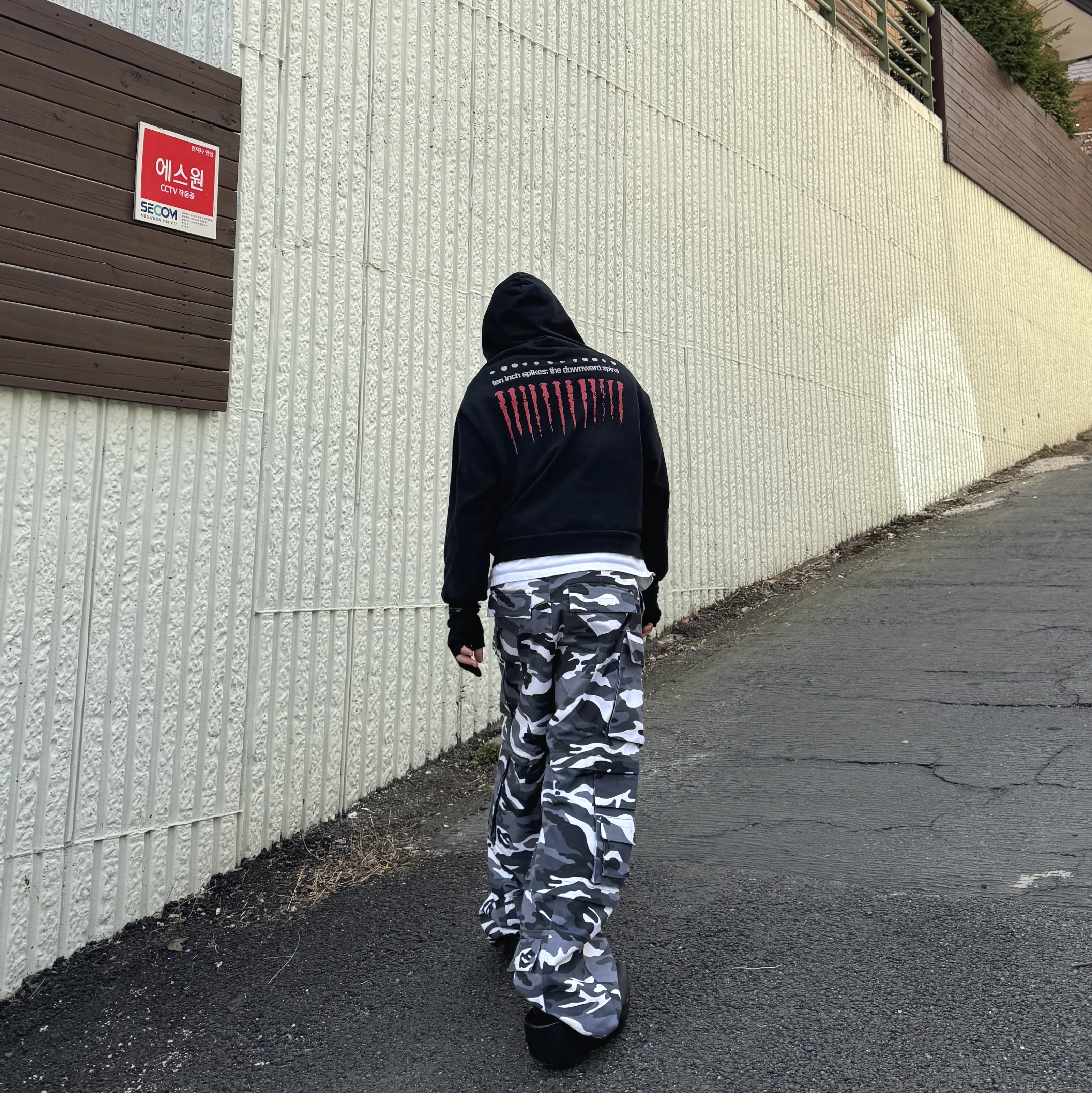 Project G/R Zygon Zip Hoodie Black, Project G/R Oversized Convertible Cargo Pants City Camo 착용 스타일 - 2