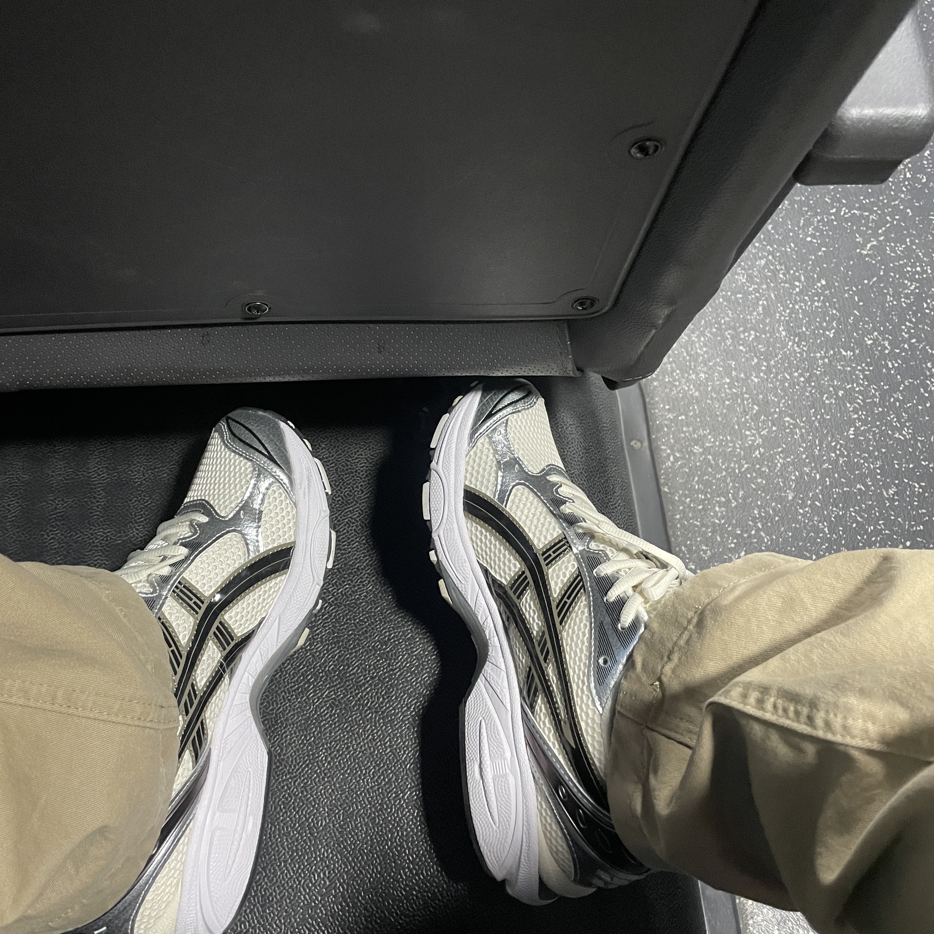 Asics Gel-Kayano 14 Cream Black 착용 스타일