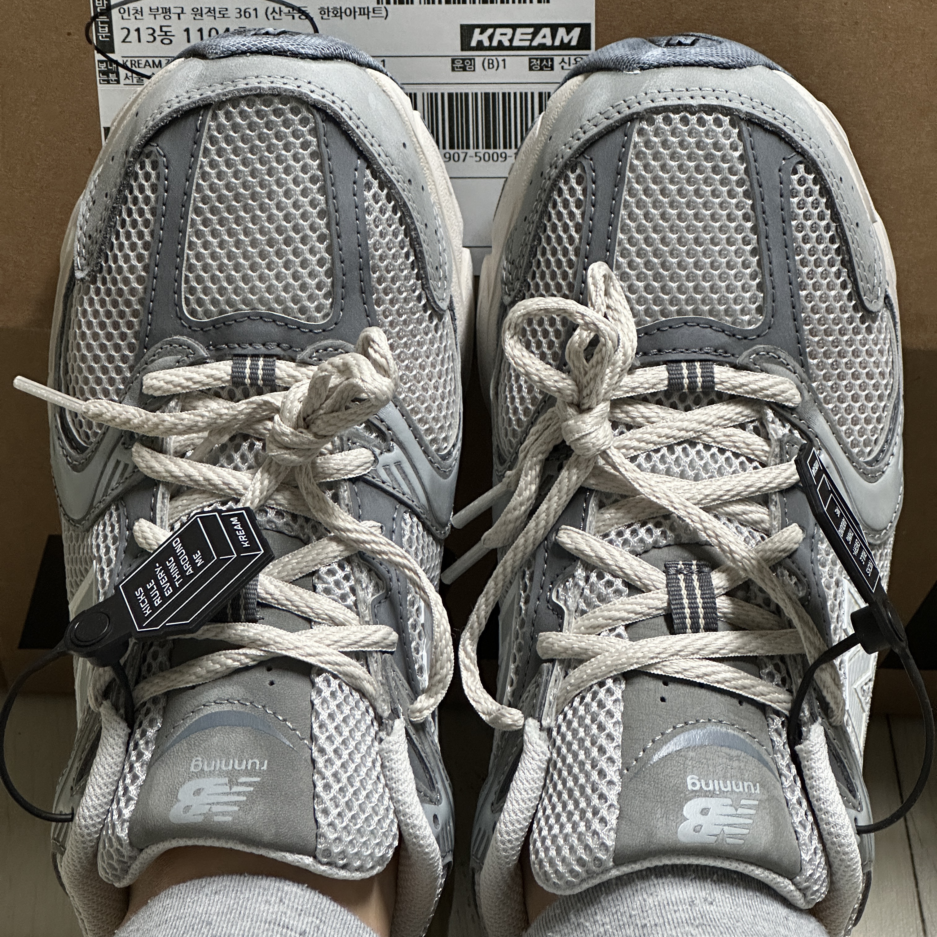 New Balance 530 Premium Vintage Grey Matter 착용 스타일