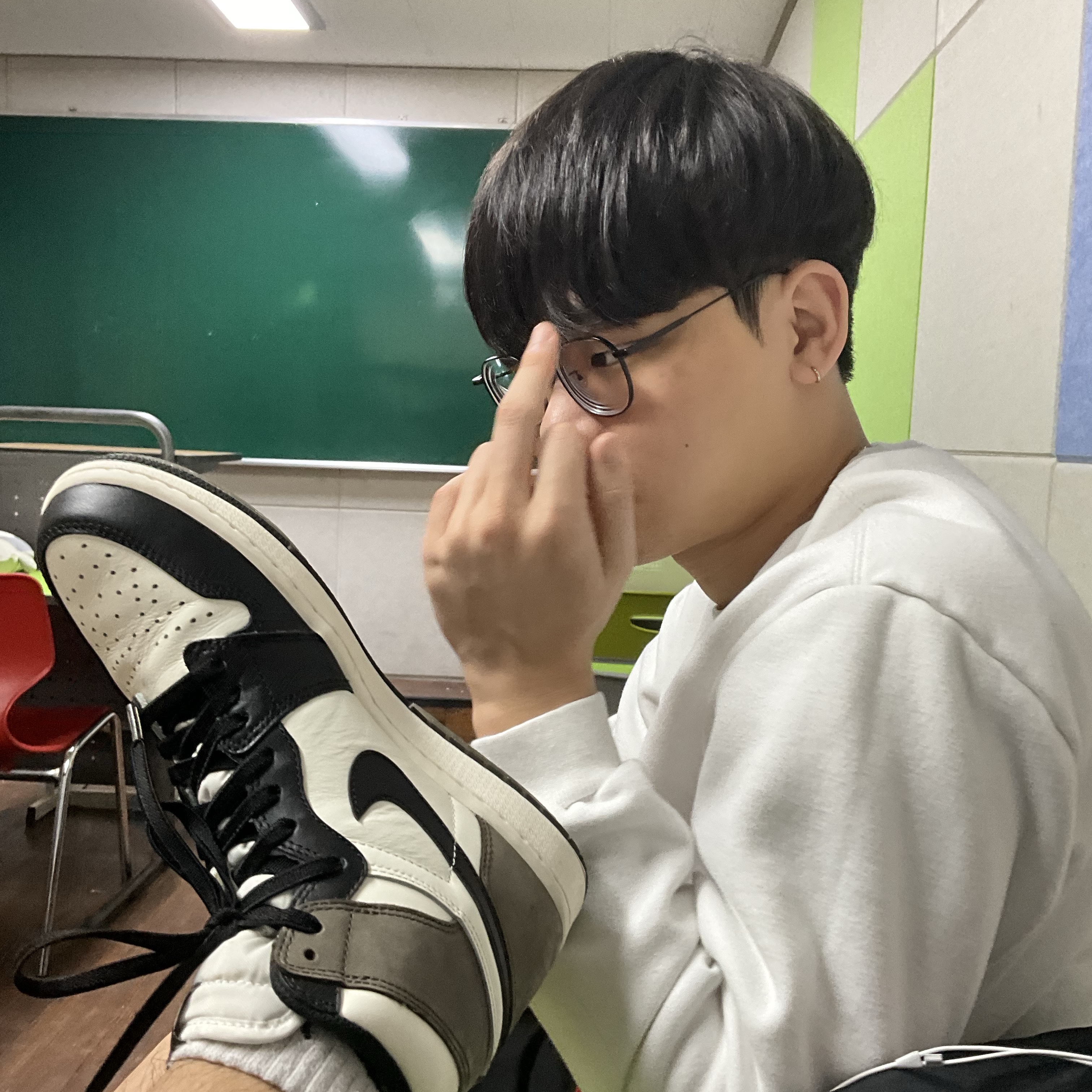 Jordan 1 Retro High OG Black Mocha 착용 스타일