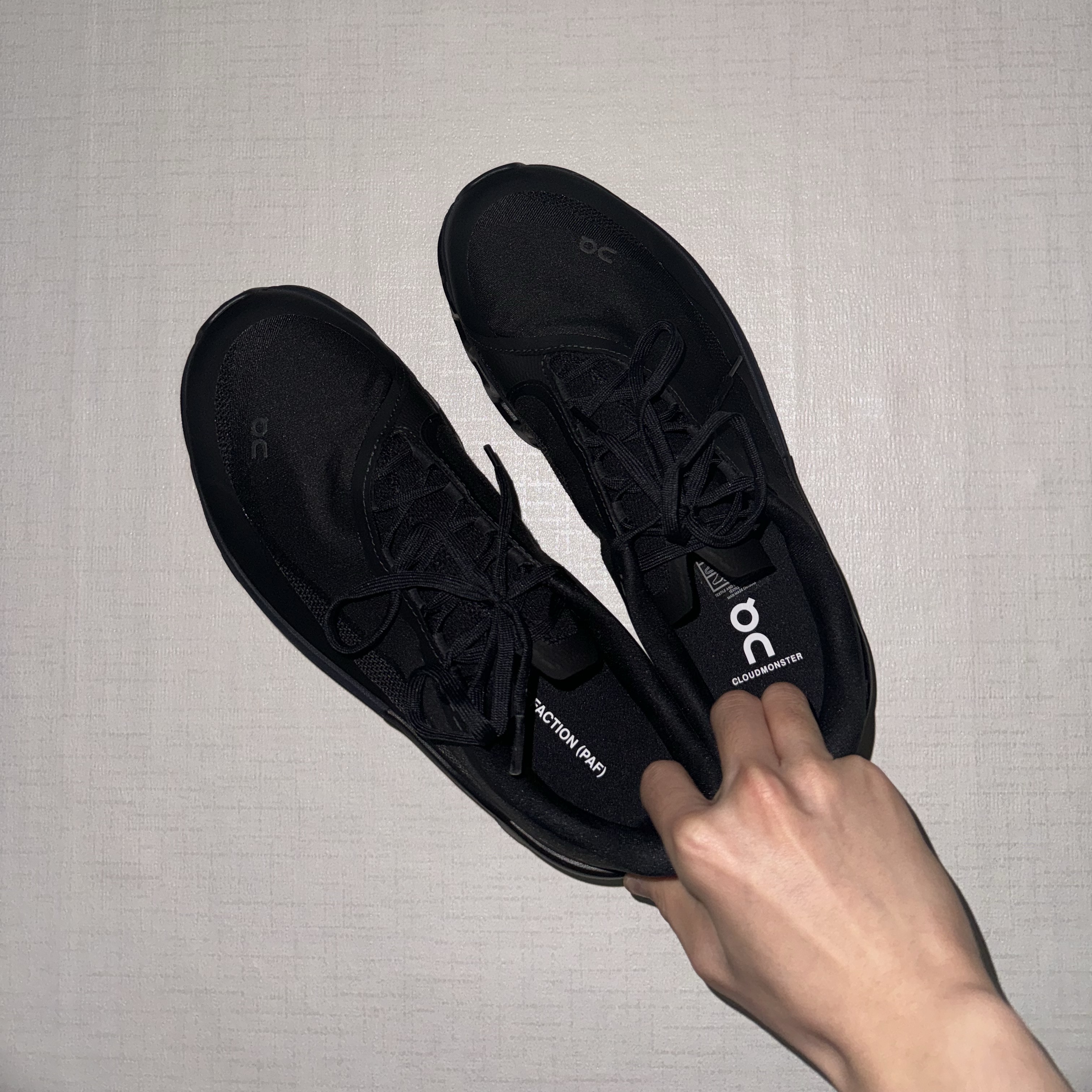 On Running x Post Archive Faction (Paf) Cloudmonster 2 Black Magnet 착용 스타일 - 3