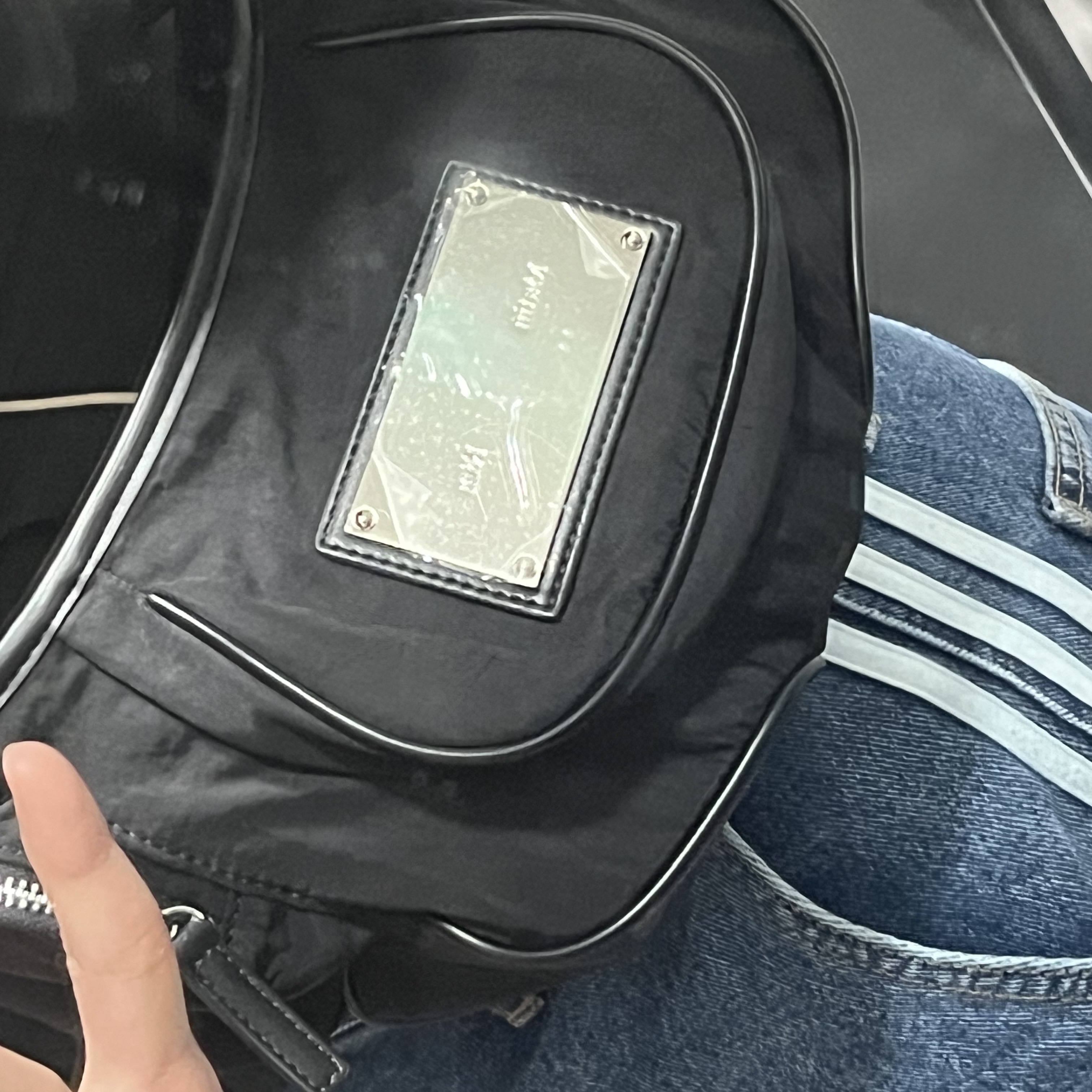 Matin Kim Madeleine Round Bag Black 착용 스타일