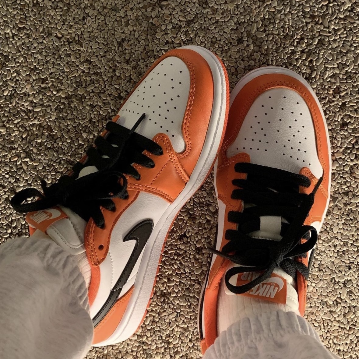 (W) Jordan 1 Low OG Starfish 착용 스타일 - 1