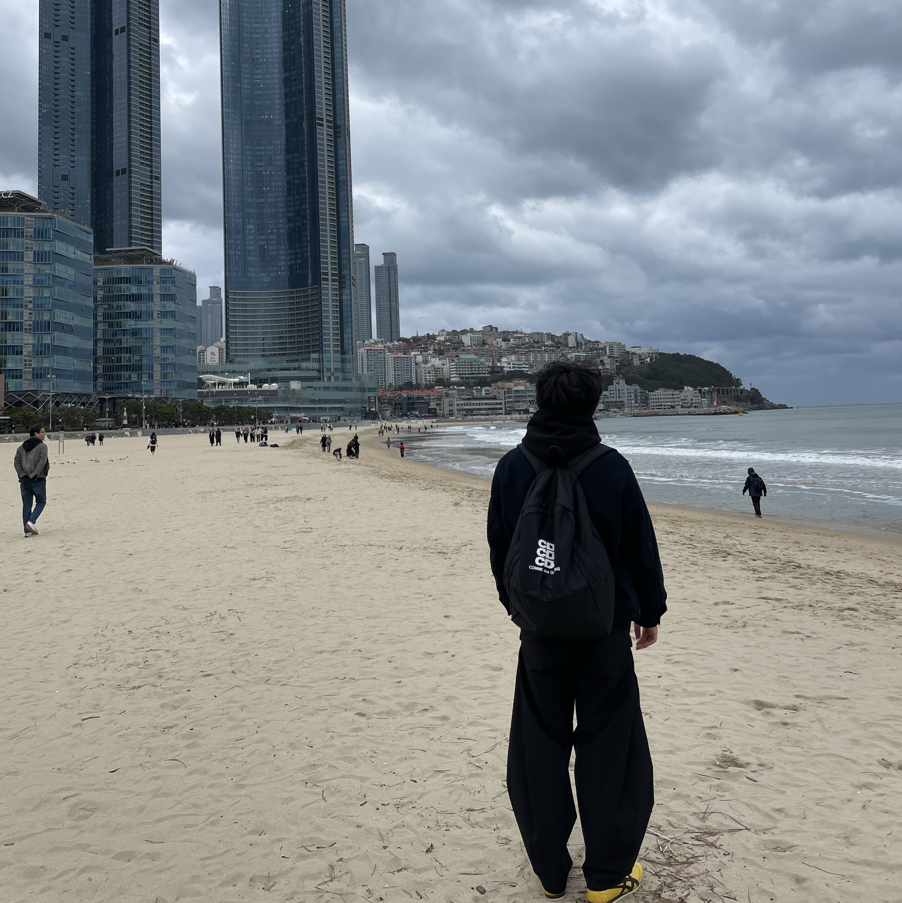 CDG Backpack Black 착용 스타일