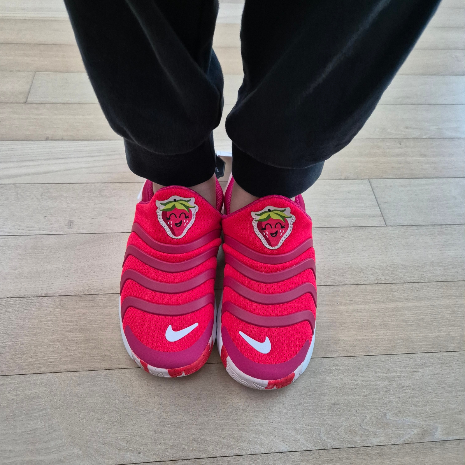 (PS) Nike Dynamo Go SE Strawberry 착용 스타일 - 1