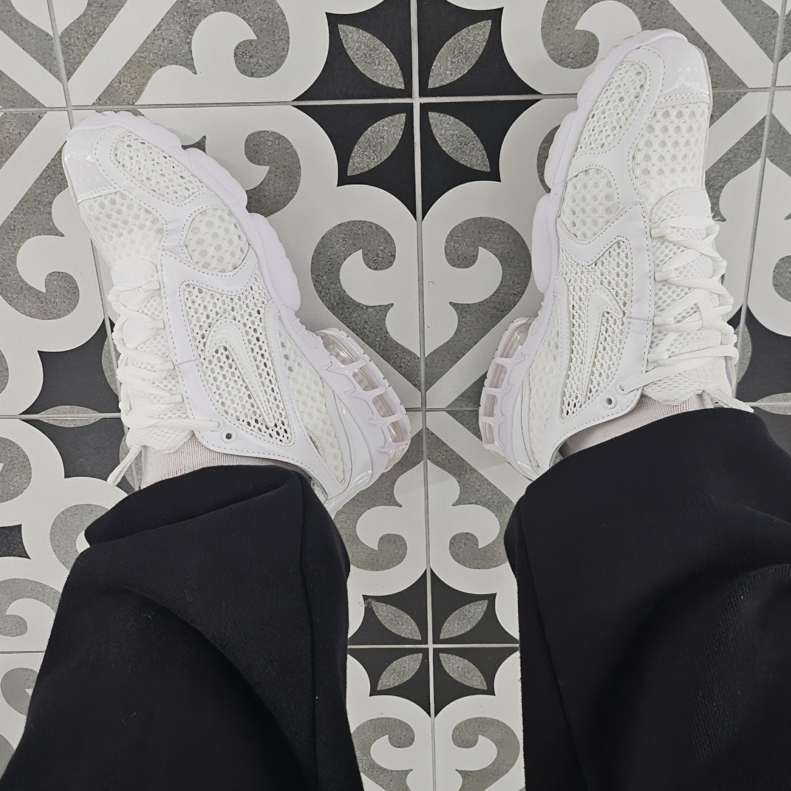 Nike Air Zoom Spiridon Cage 2 Triple White, Safarispot Basic Safari Heavy Sweat Pants Black 착용 스타일 - 3