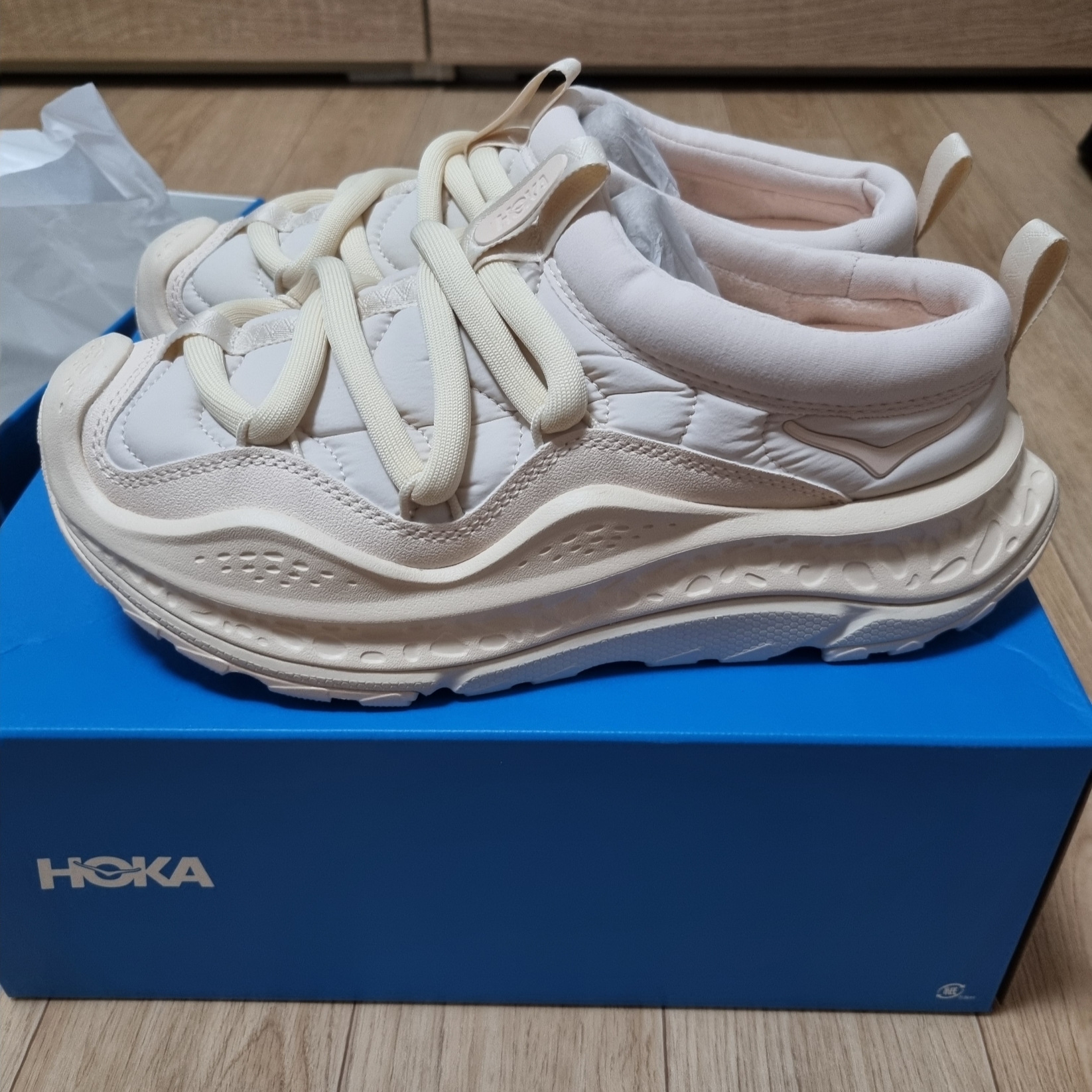 Hoka Ora Primo Vanilla 착용 스타일 - 1