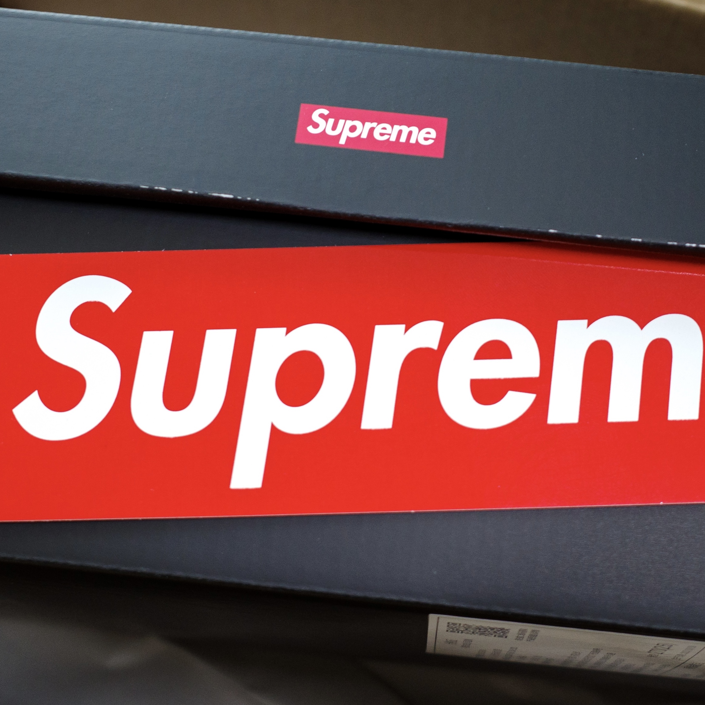Nike x Supreme Air Force 1 Low White, Supreme Small Box LS T-Shirt White - 24SS 착용 스타일 - 1