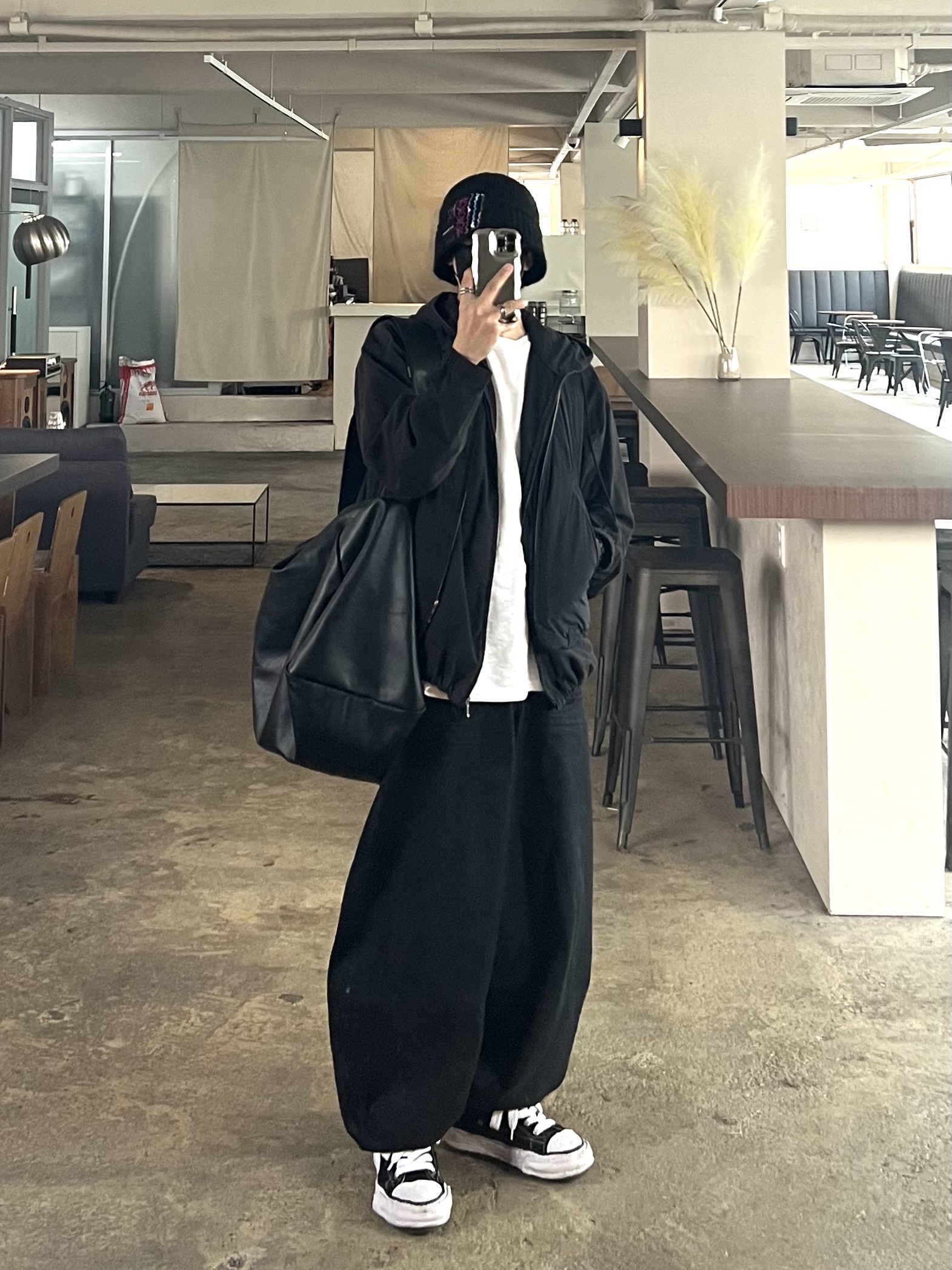 Maison Mihara Yasuhiro Peterson23 OG Sole Canvas Low-top Sneakers Black 착용 스타일