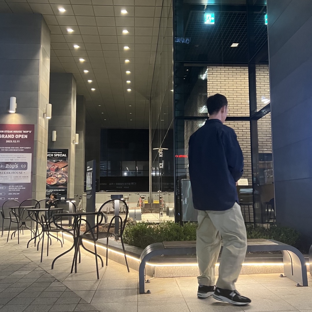 Nanamica Regular Collar Wind Shirt Dark Navy, Nanamica Wide Chino Pants Khaki 착용 스타일