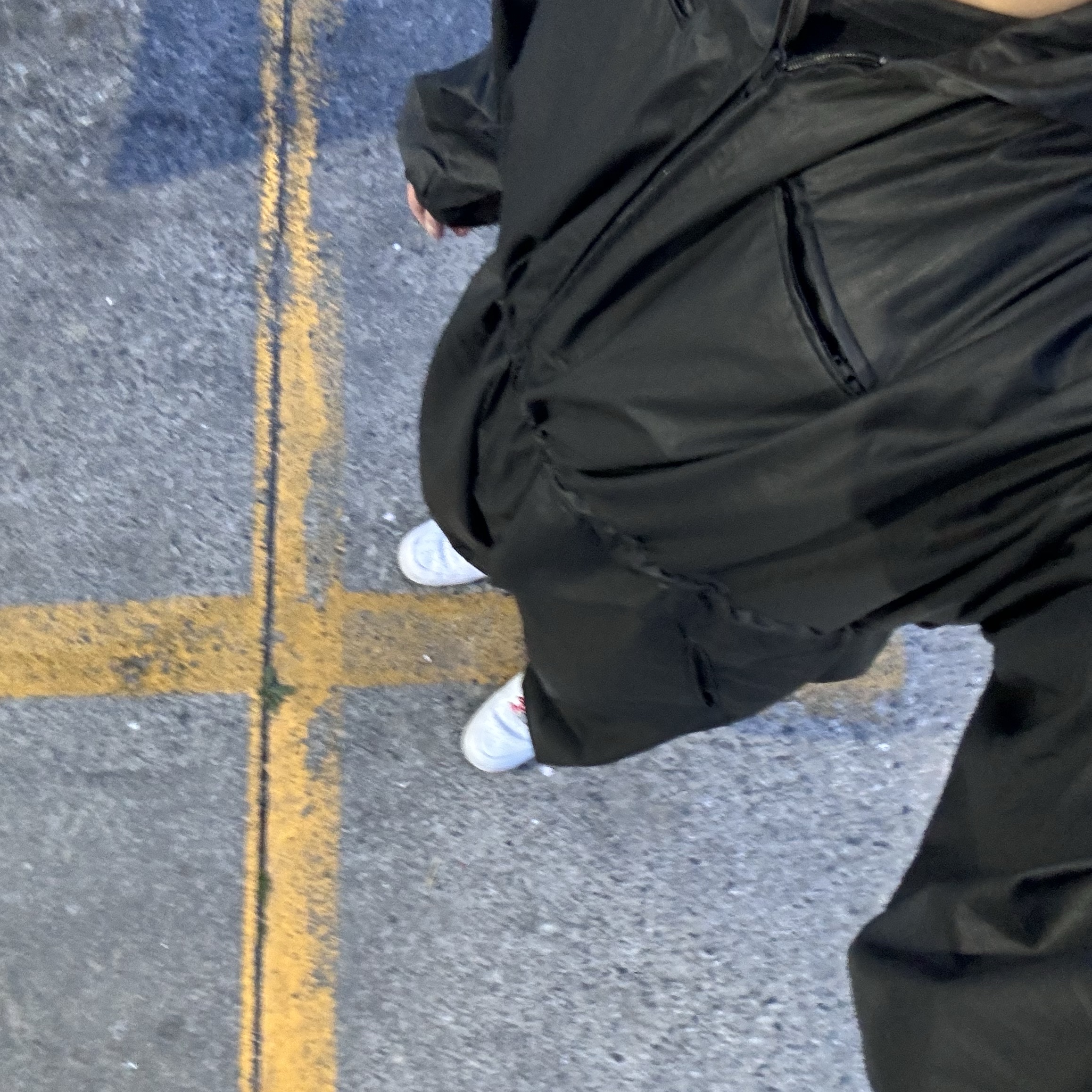 Yeezy Gap Engineered By Balenciaga Coated Cotton Overalls Black 착용 스타일