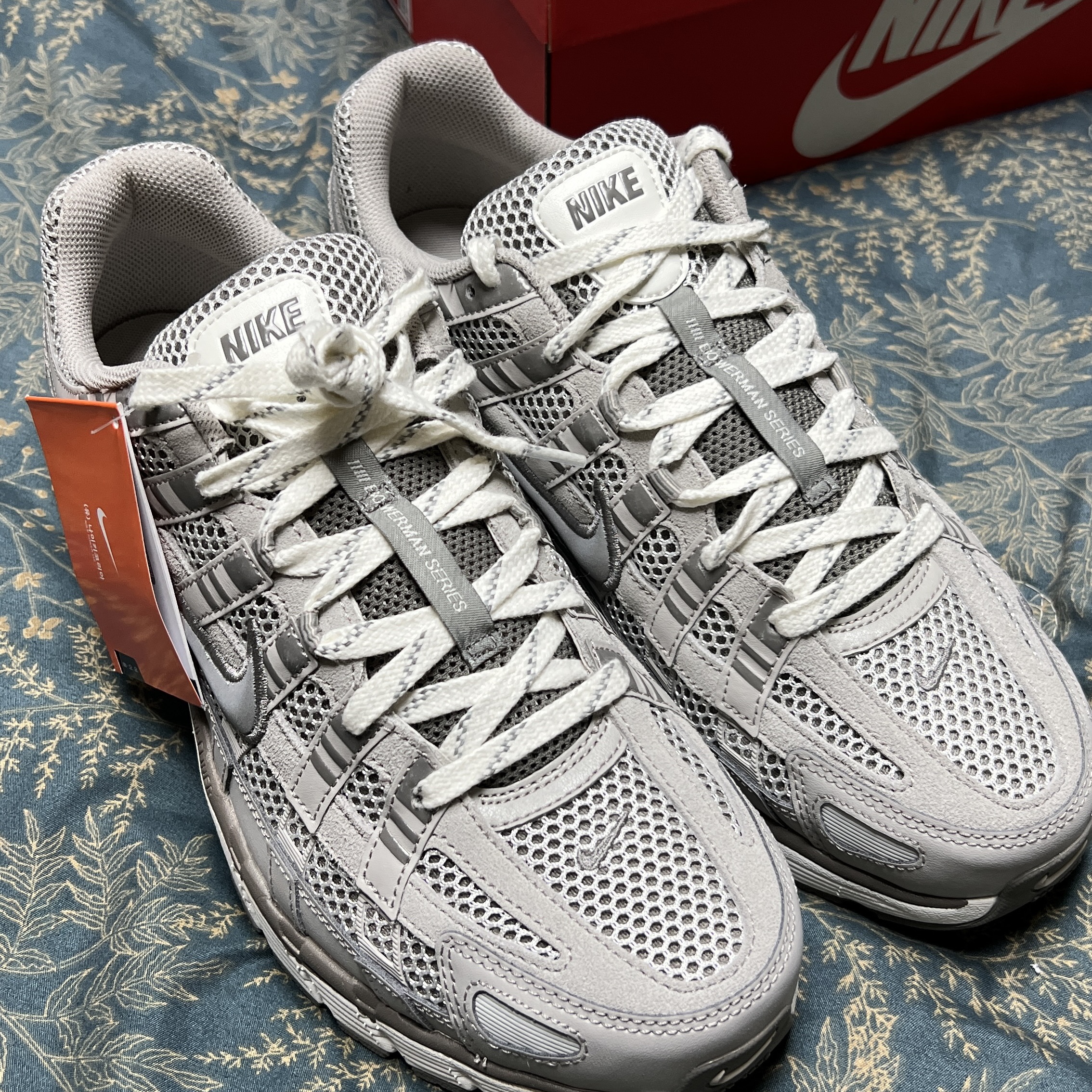 Nike P-6000 PRM Light Iron Ore 착용 스타일