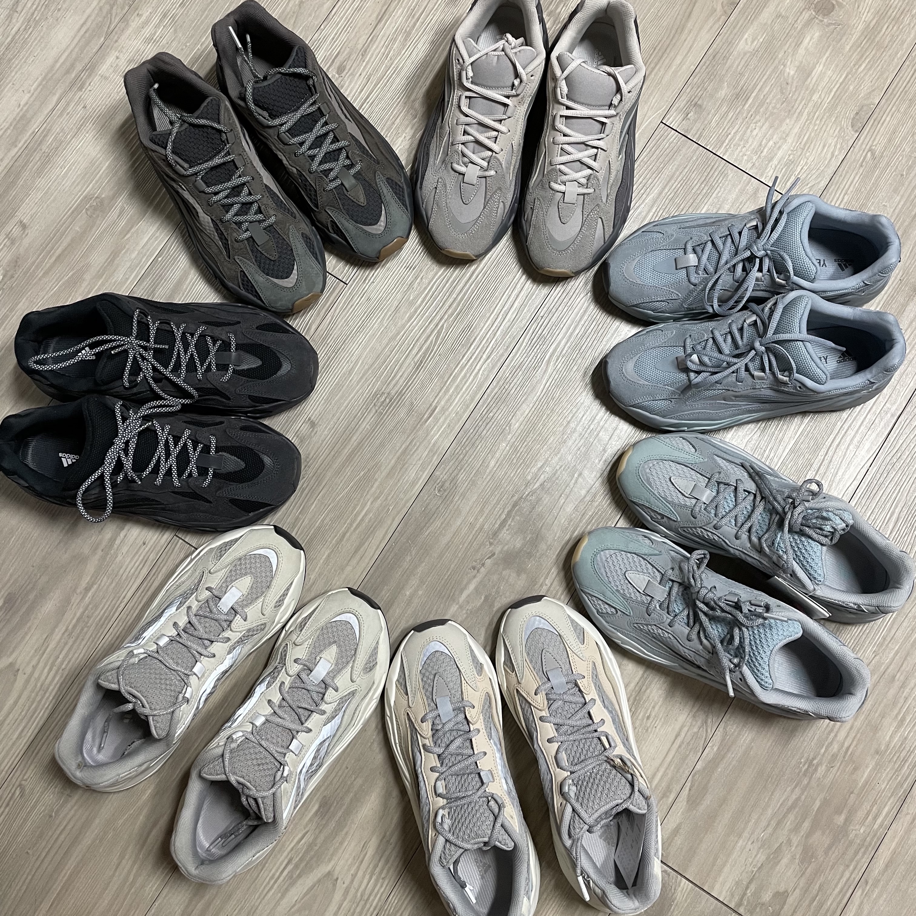 Adidas Yeezy Boost 700 V2 Vanta 2019, Adidas Yeezy Boost 700 V2 Geode 착용 스타일