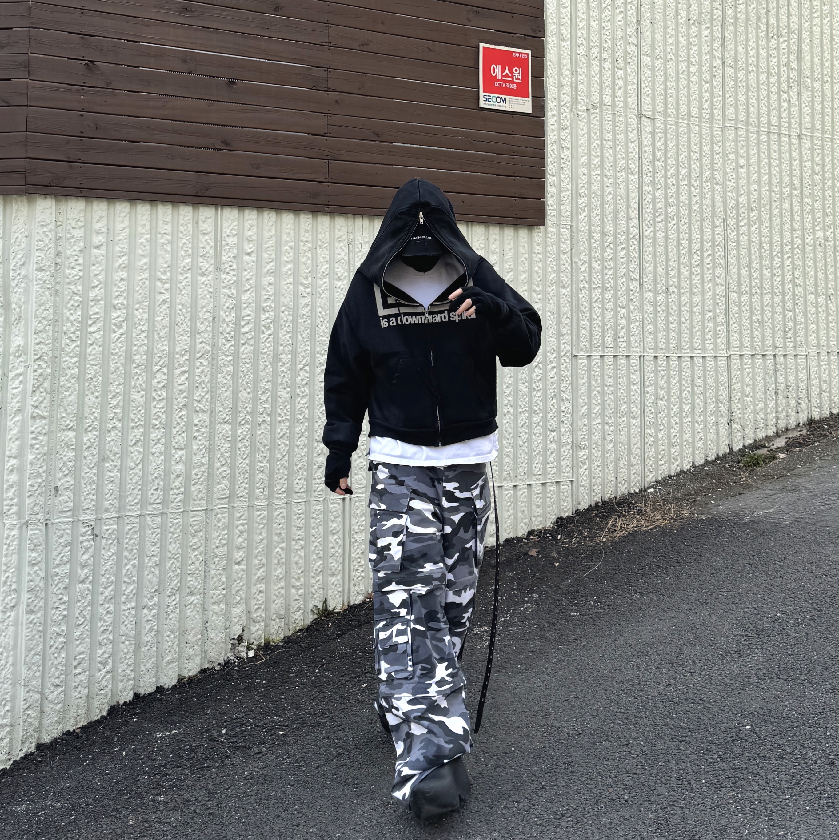 Project G/R Zygon Zip Hoodie Black, Project G/R Oversized Convertible Cargo Pants City Camo 착용 스타일 - 1
