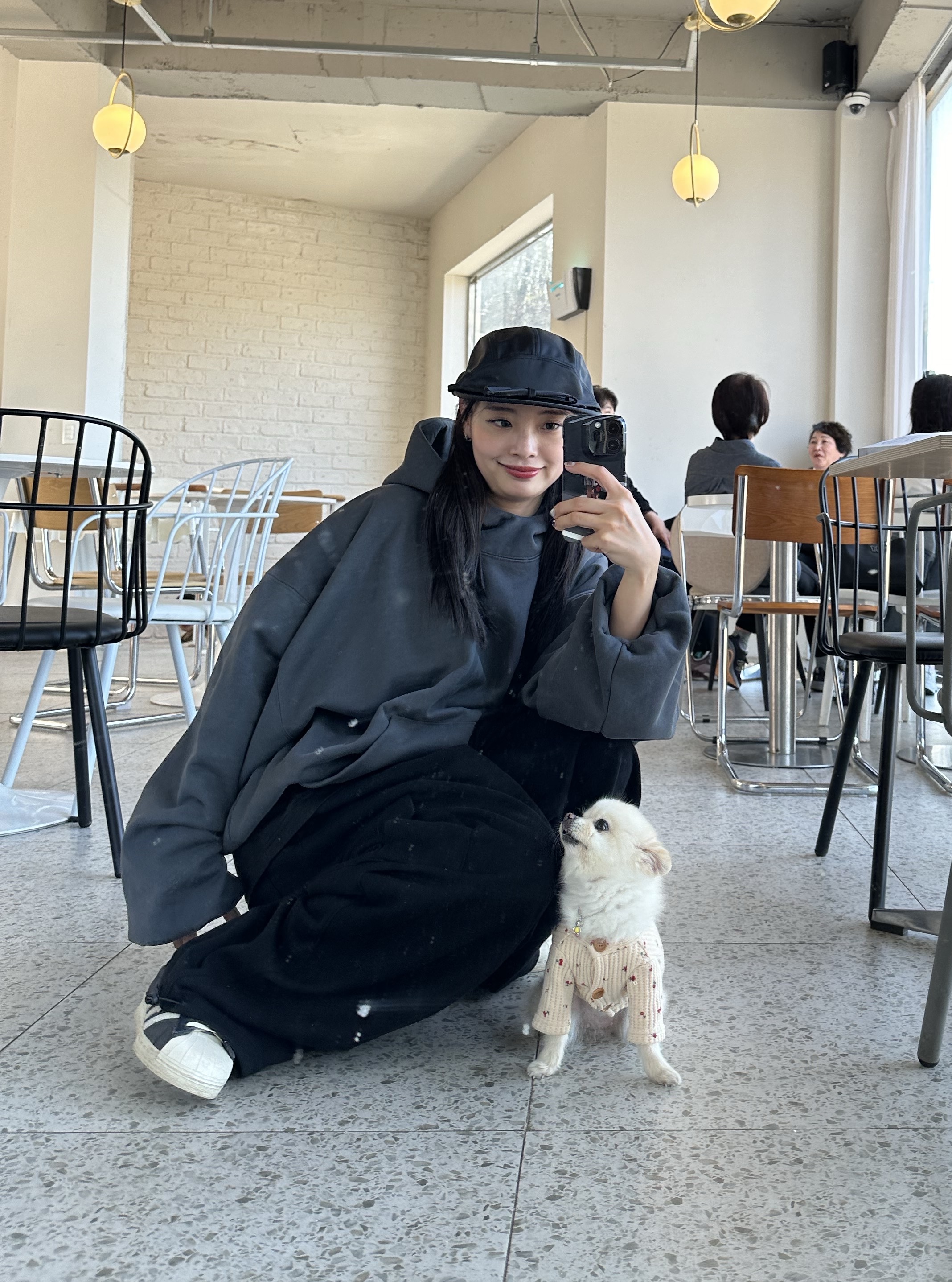 YOUCHE QS Duck Cap Black, Yeezy Gap Engineered By Balenciaga Dove Hoodie Black 착용 스타일 - 8