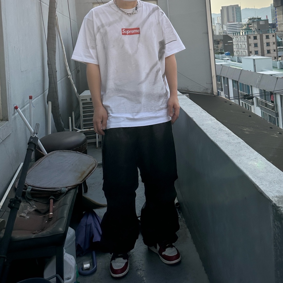 Supreme x MM6 Maison Margiela Box Logo T-Shirt White - 24SS, Farfromwhat Far Layered Work Pants Coated Black 착용 스타일 - 3