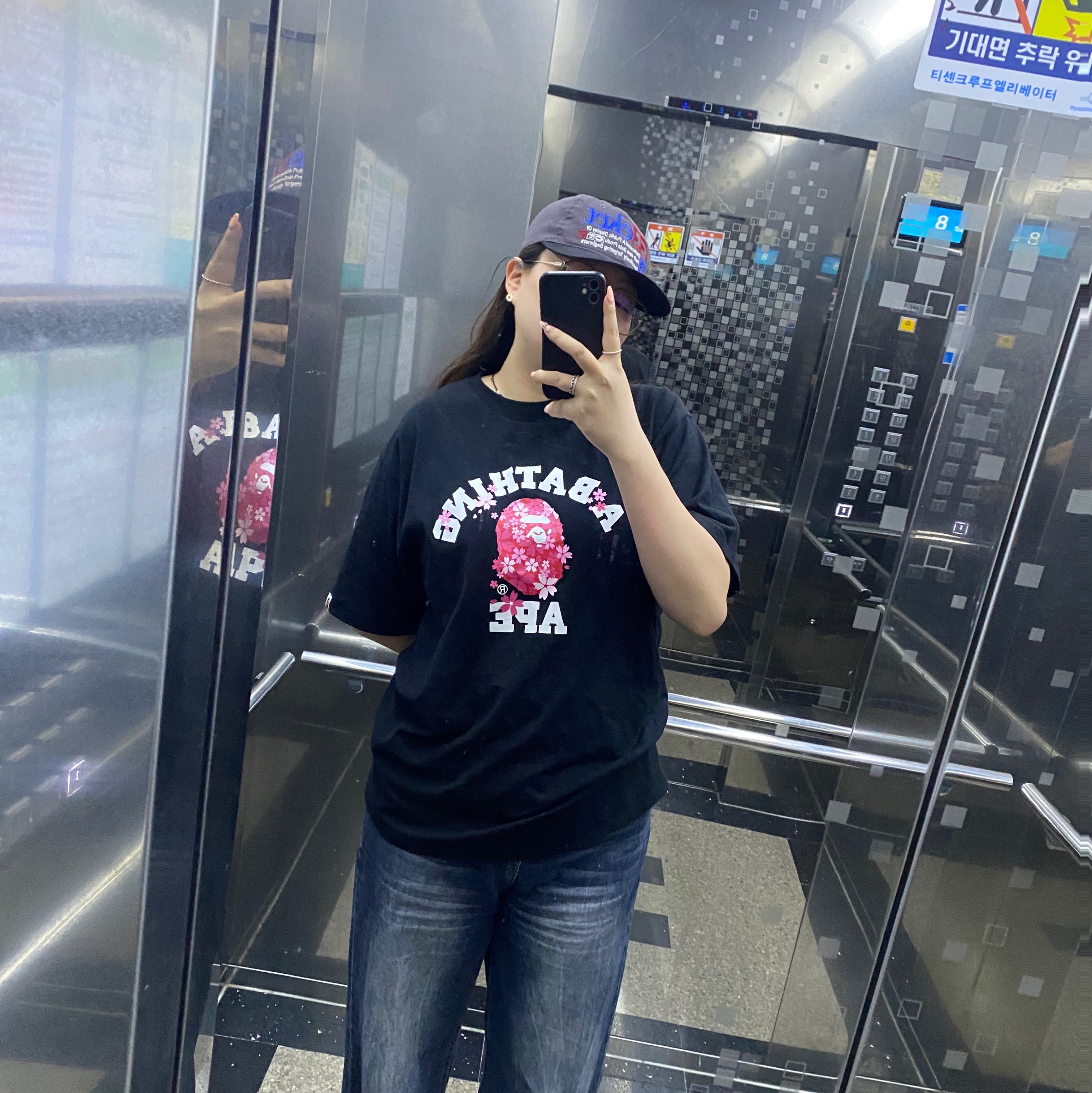 BAPE Sakura College T-Shirts Black, Gentle Monster Jeff 01 Black 착용 스타일