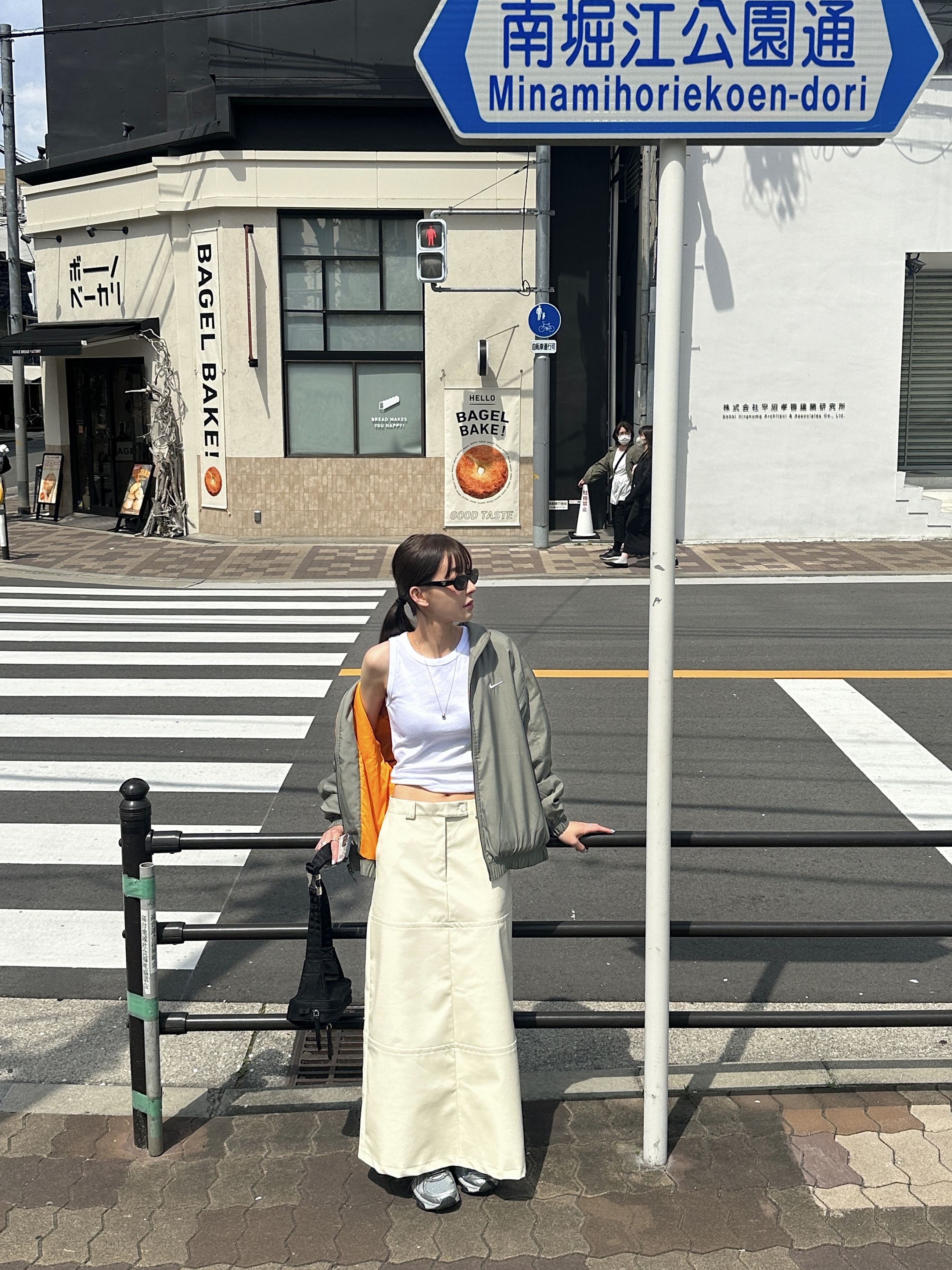 Asics Gel-Quantum Kinetic Mid Grey Pure Silver, Nike NRG Solo Swoosh Satin Bomber Jacket Light Army - US/EU 착용 스타일 - 1