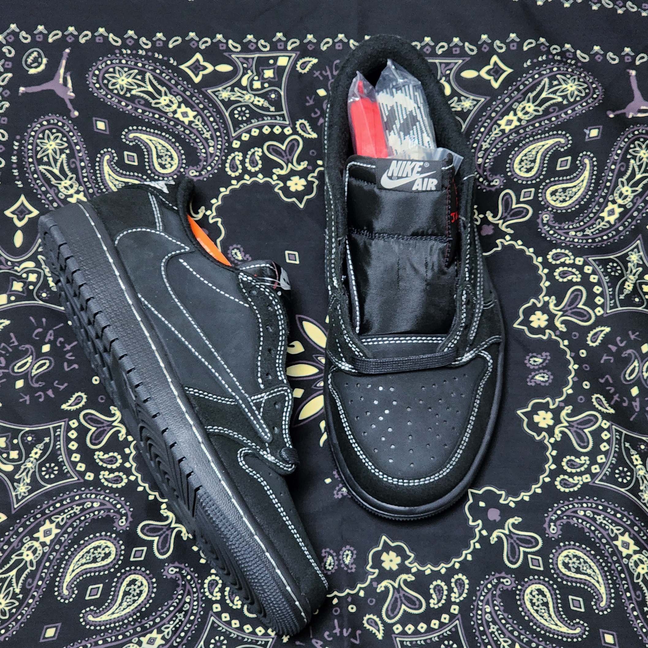 Jordan 1 x Travis Scott Retro Low OG SP Black Phantom 착용 스타일